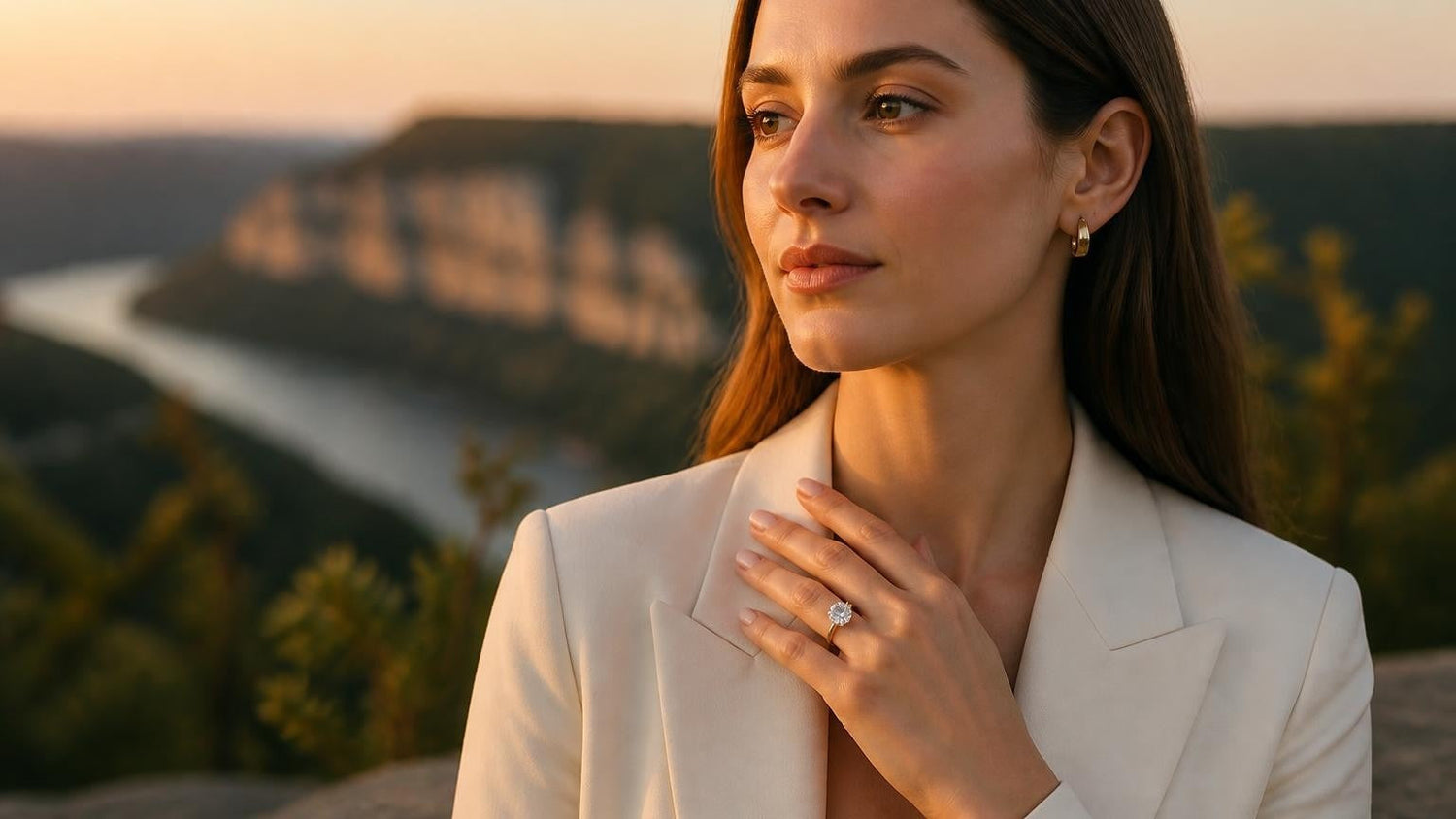 Best engagement rings in Hamilton, Ontario — Satéur Destinée Ring at Dundas Peak lookout