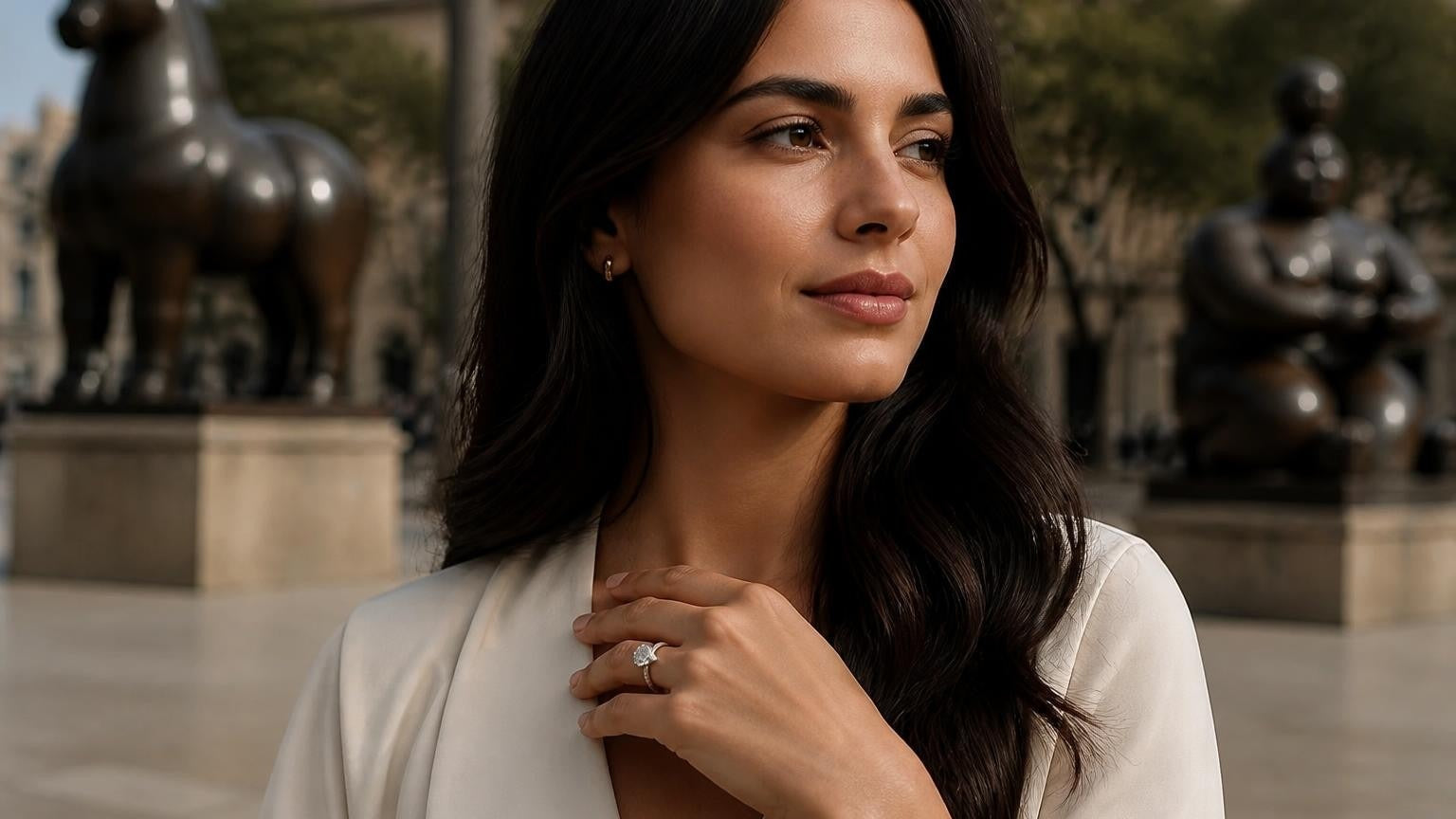 Best engagement rings in Medellín — elegant Colombian woman with Satéur Destinée Ring at Plaza Botero