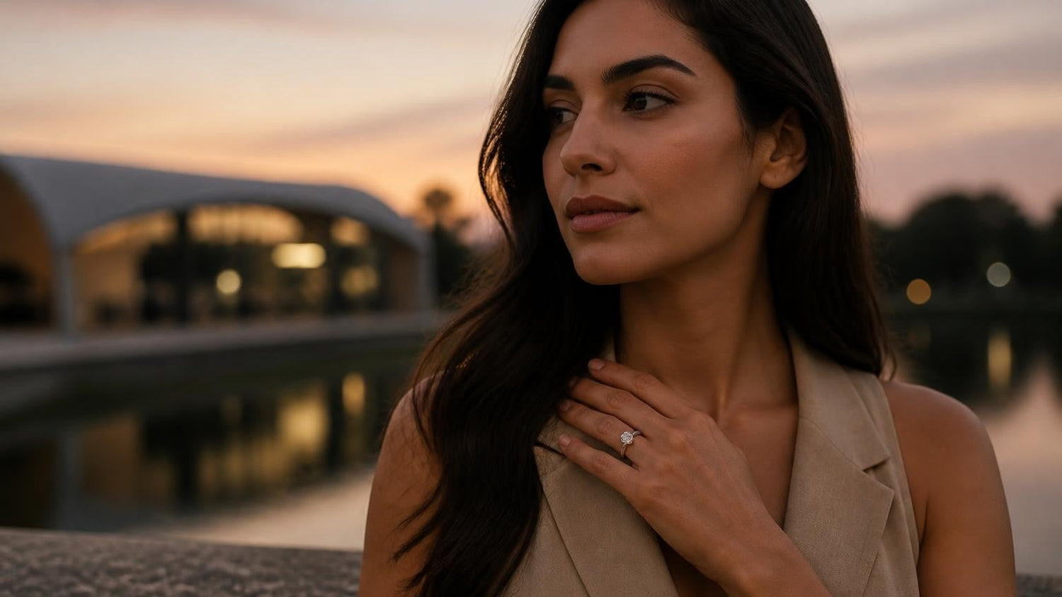 Best engagement rings in São Paulo — Satéur Destinée Ring™ with Ibirapuera Park pavilions at dusk