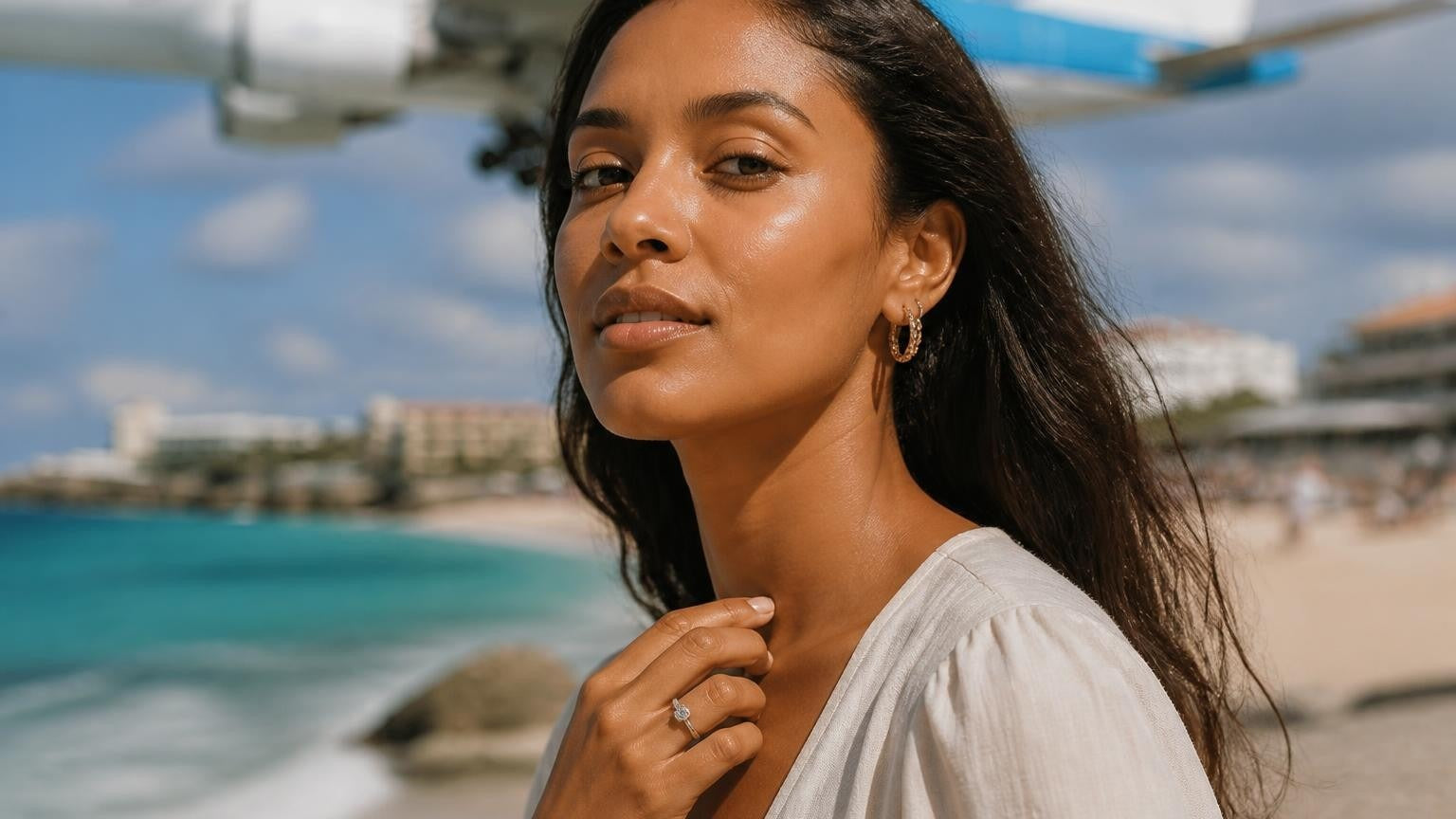 Best engagement rings in Sint Maarten — Satéur Destinée Ring™ at Maho Beach with low-flying KLM aircraft