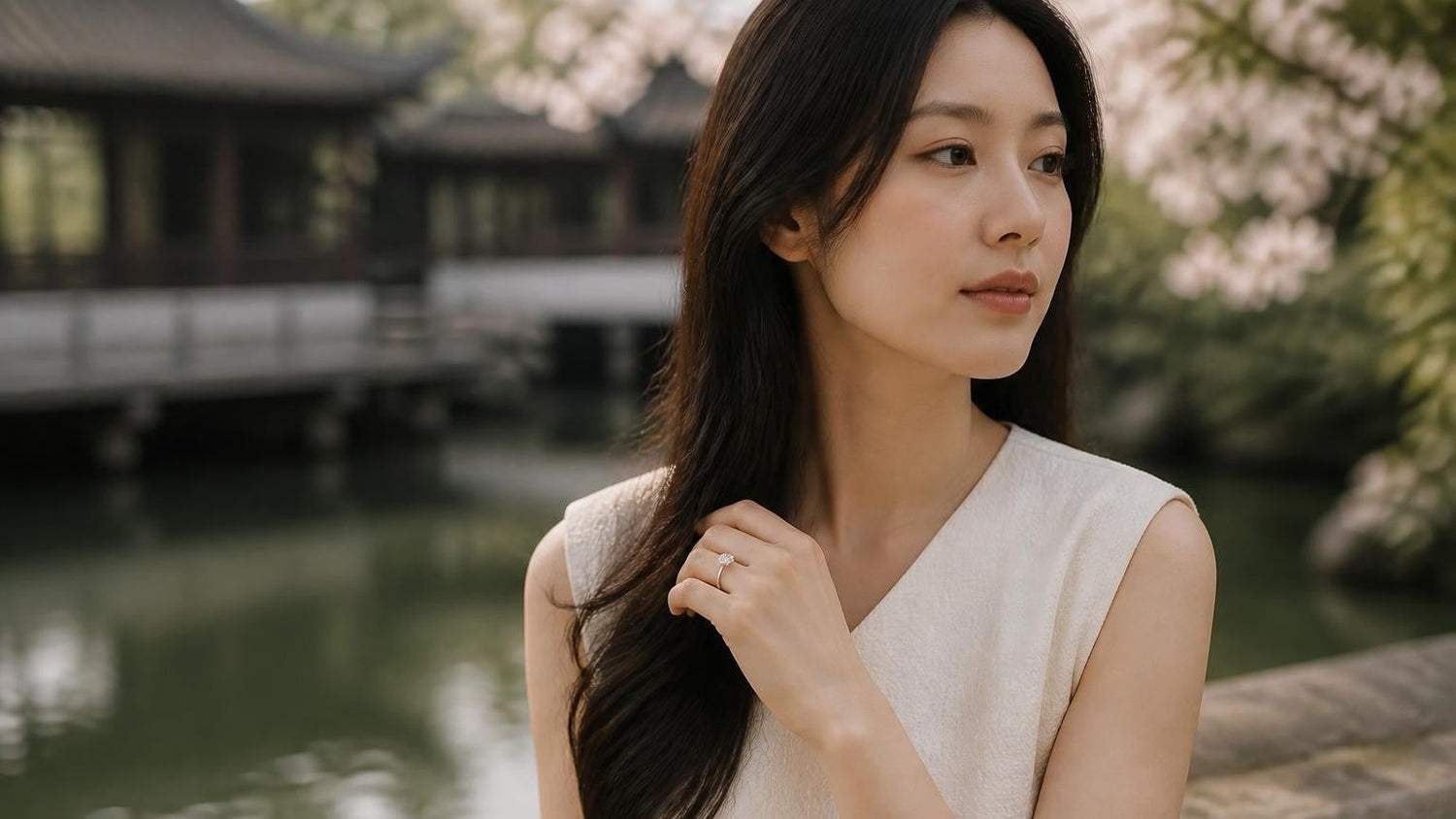 Best engagement rings in Suzhou — elegant woman with Satéur Destinée Ring at the Humble Administrator's Garden