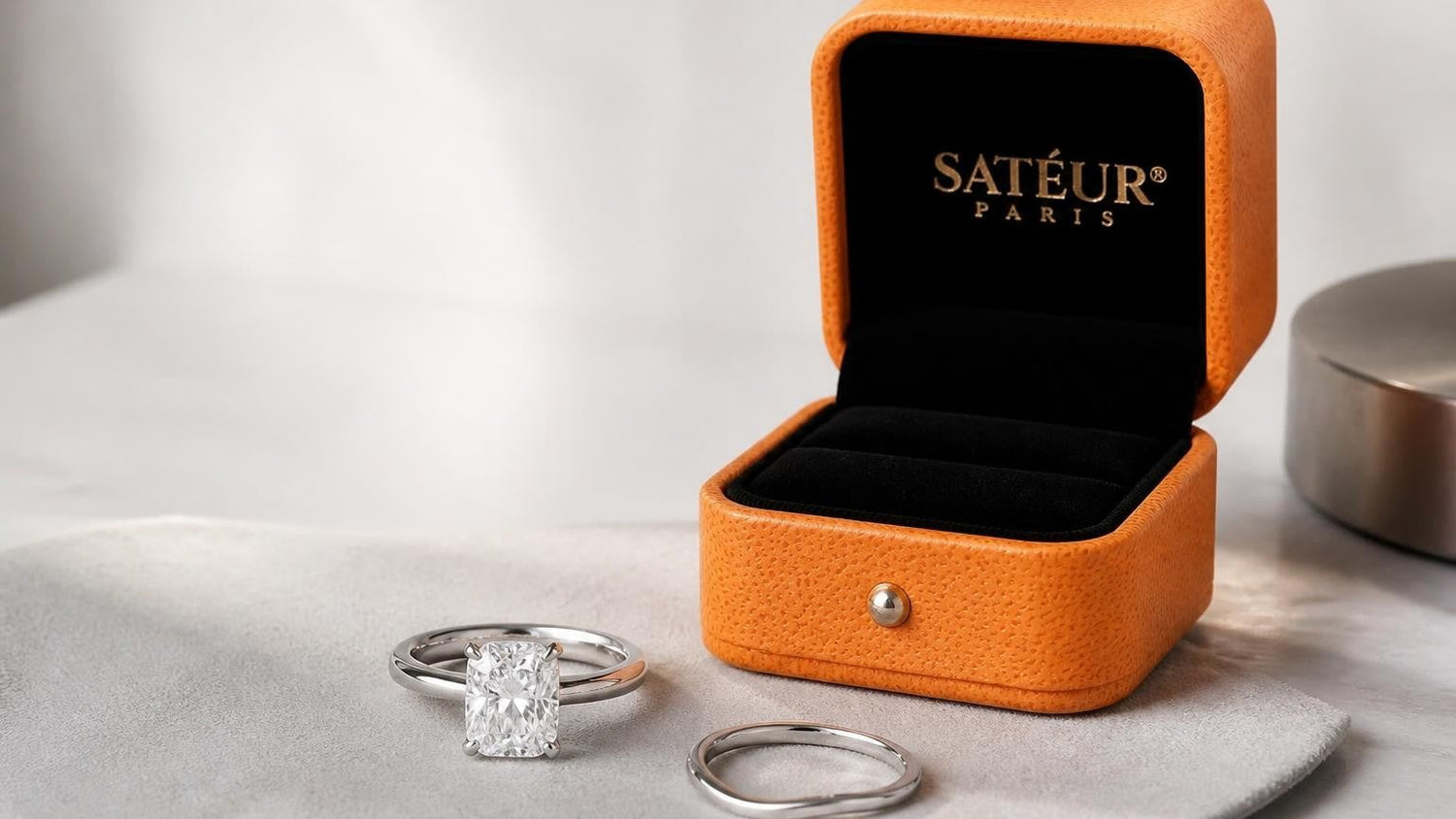 Best wedding band for radiant cut engagement ring — Satéur