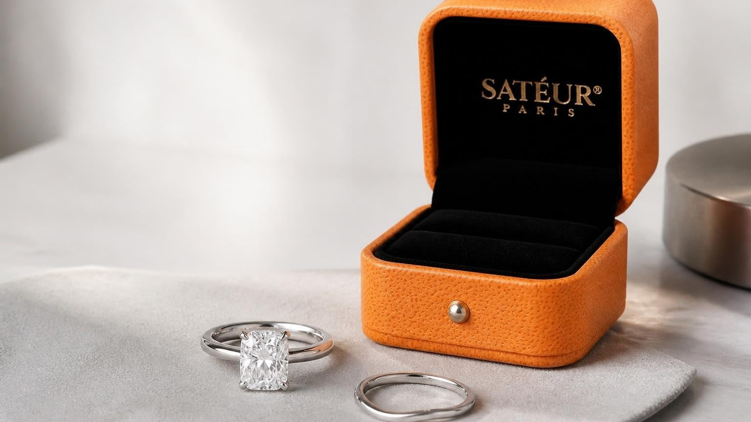 Best wedding band for radiant cut engagement ring — Satéur