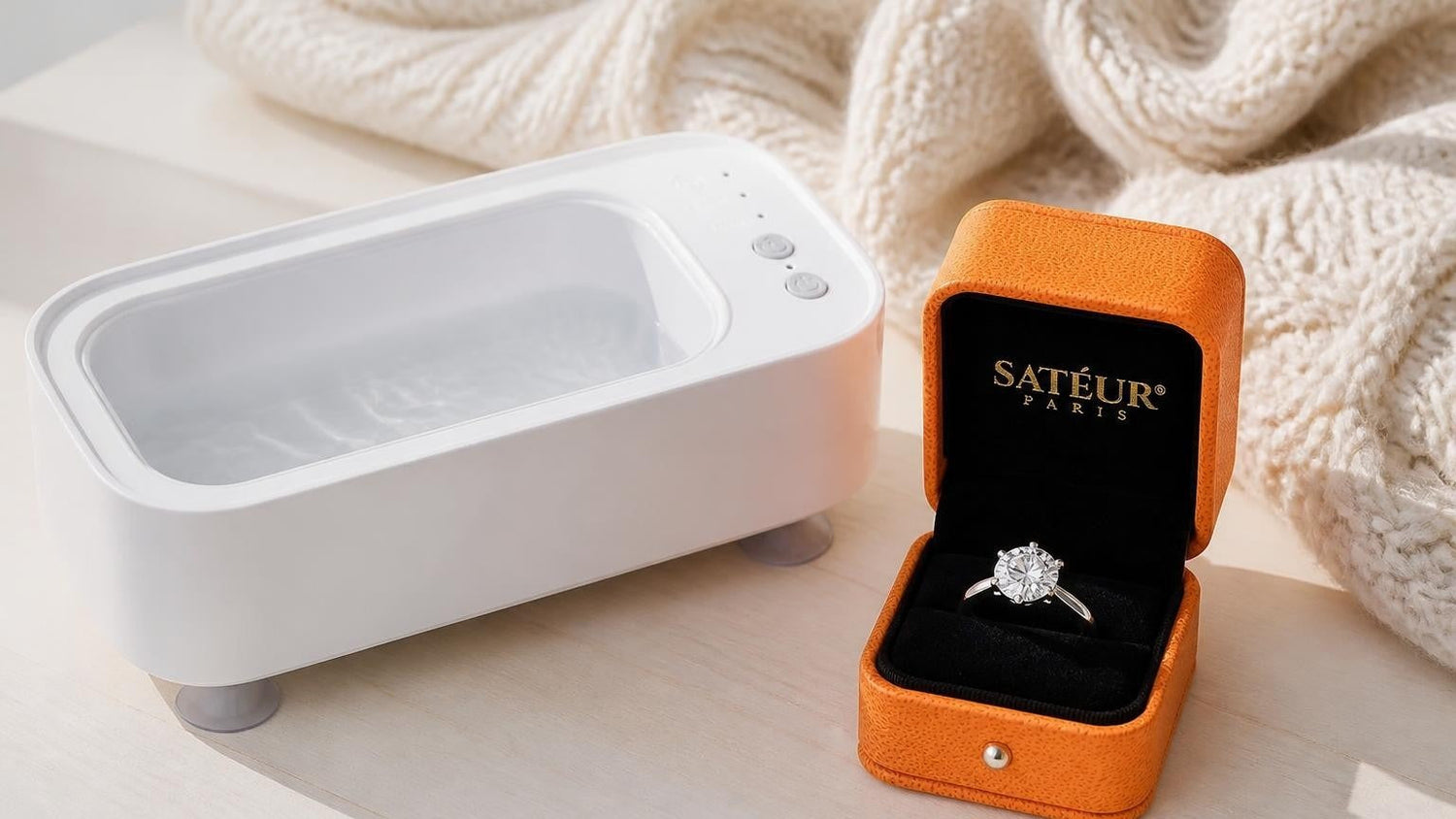 DIY jewelry cleaner with Satéur ring and open orange Satéur box