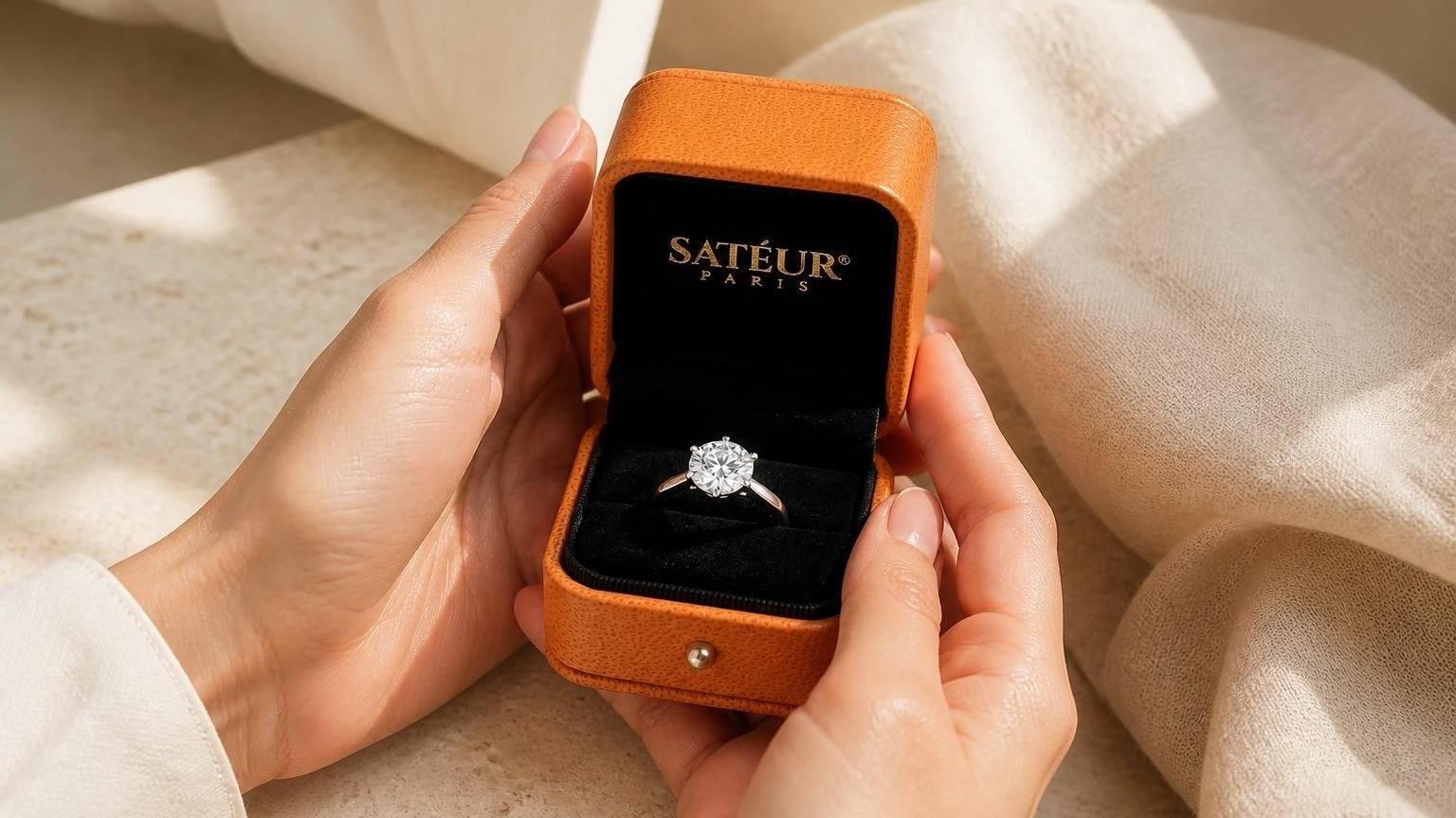 Homecoming ring — Satéur Destinée Ring in open orange box