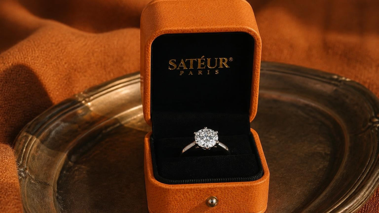 Types of fake diamonds — diamond simulants comparison including cubic zirconia, moissanite and Satéur Gems