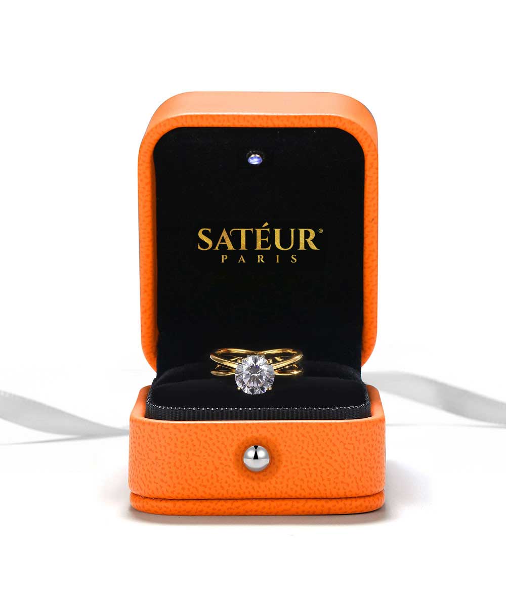 Satéur Aurous Gold Solitaire Ring™