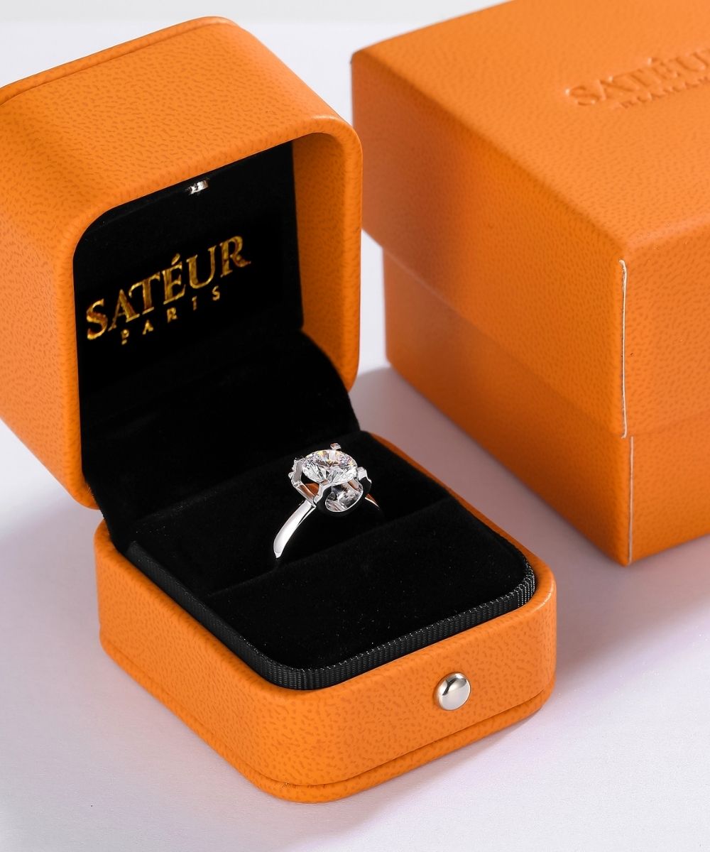 Satéur Vivienne Diamond Ring™, 18K White Gold