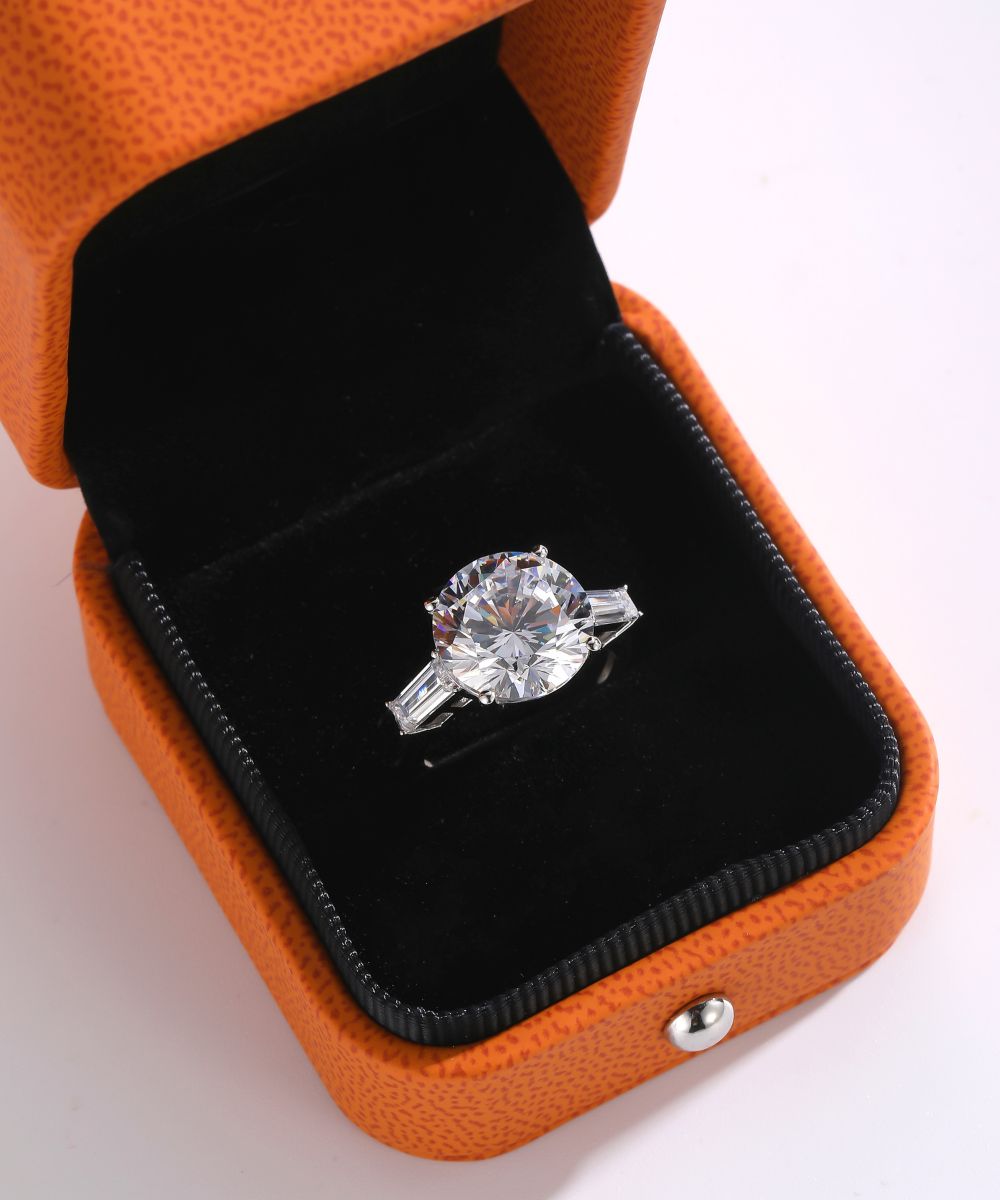 Satéur Le Futur Diamond Ring™, 18K White Gold