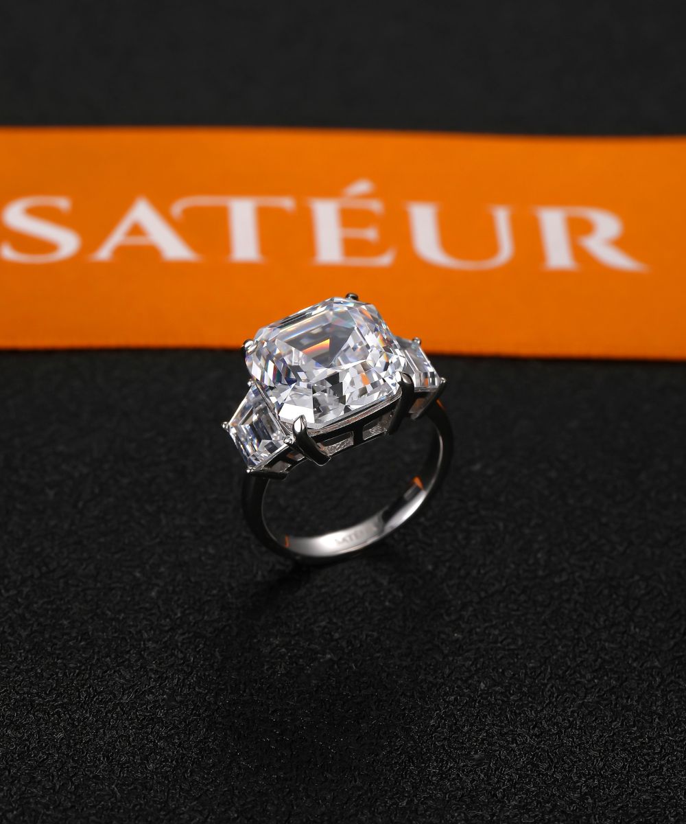 Satéur Le Serti Diamond Ring™, 18K White Gold