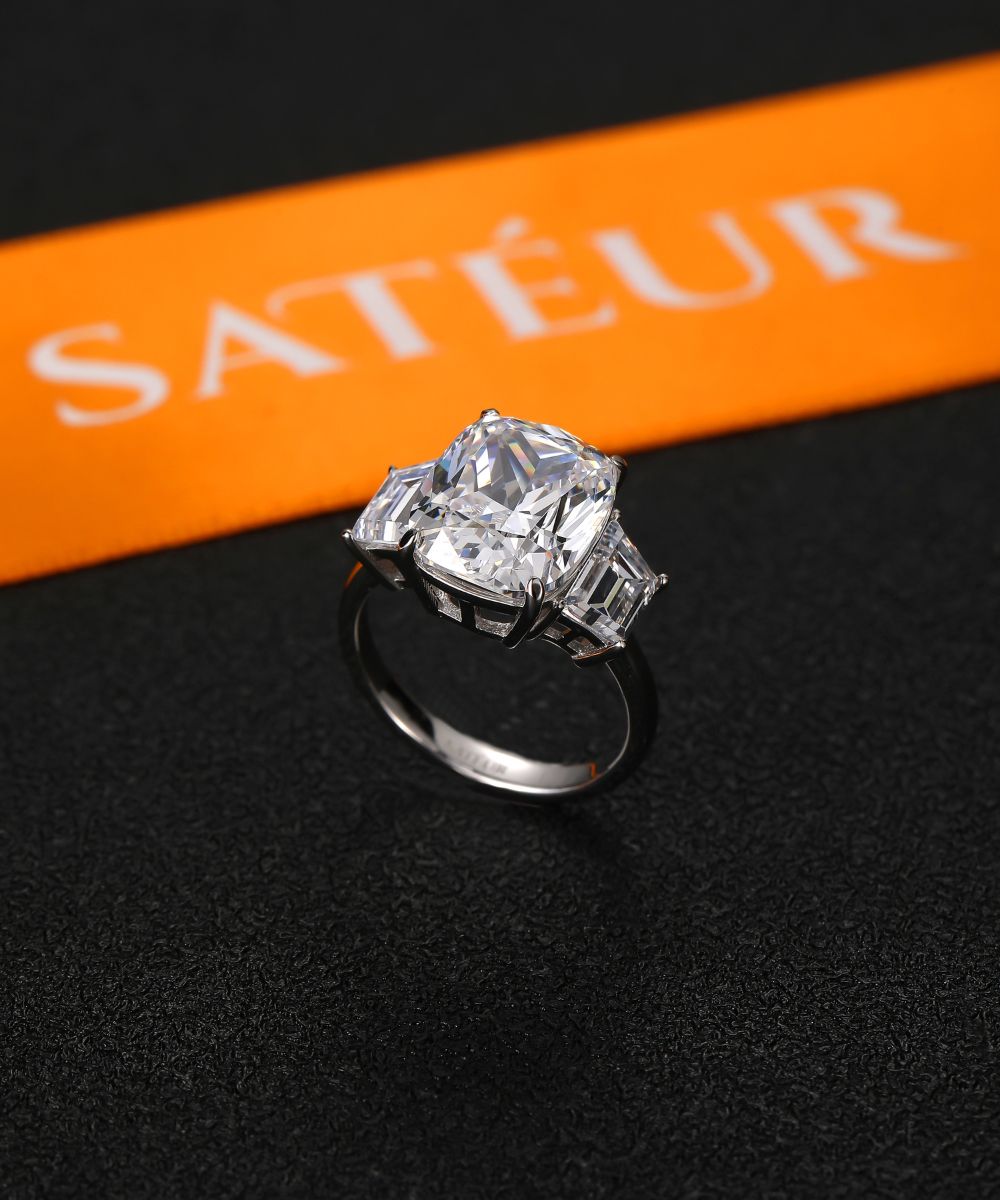 Satéur Le Rêve Diamond Ring™, 18K White Gold
