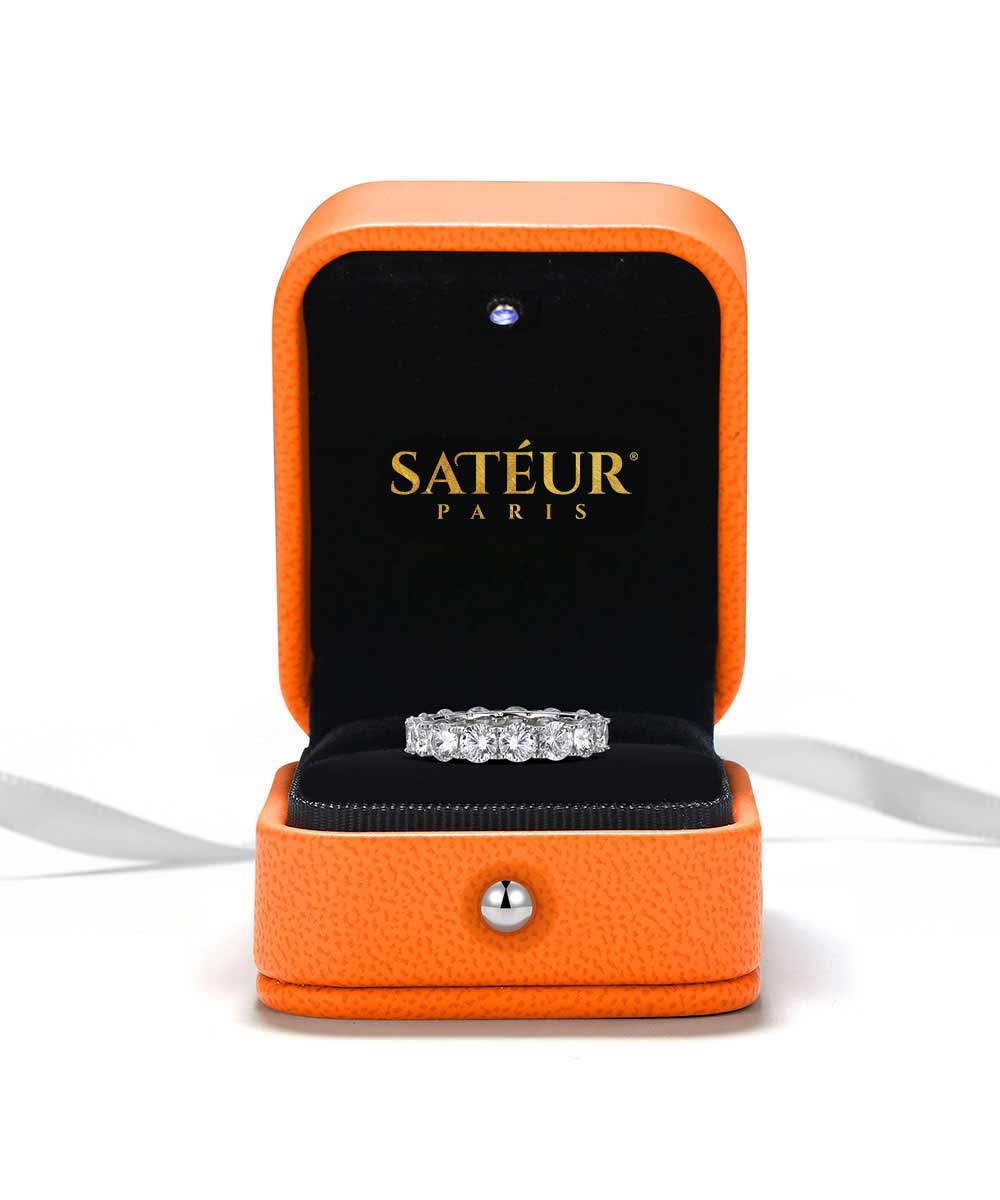Satéur Tout Autour 1874 鑽戒™,18K 白金,圓形切割