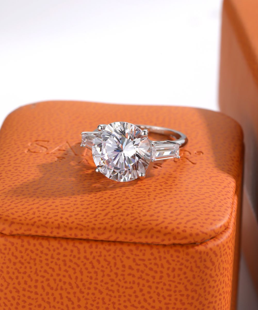 Satéur Le Futur Diamond Ring™, 18K White Gold
