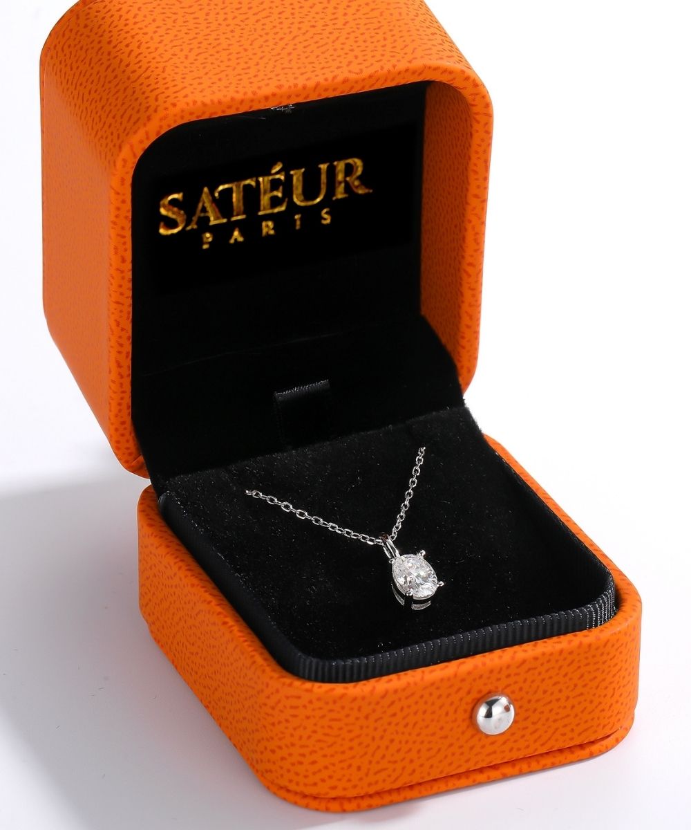 Satéur L'ovale Diamond Necklace™, 18K White Gold