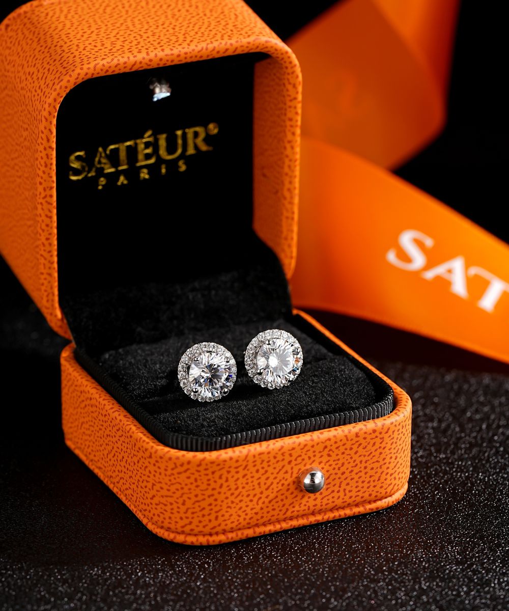 Satéur Belle Dame 鑽石耳環™,18K 白金,圓形切割