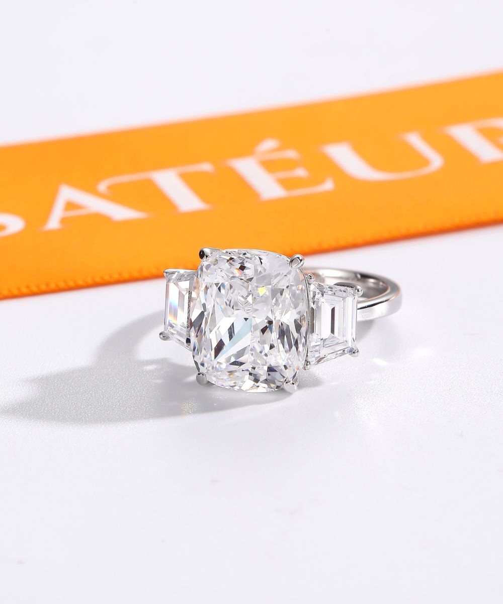 Satéur Le Rêve Diamond Ring™, 18K White Gold