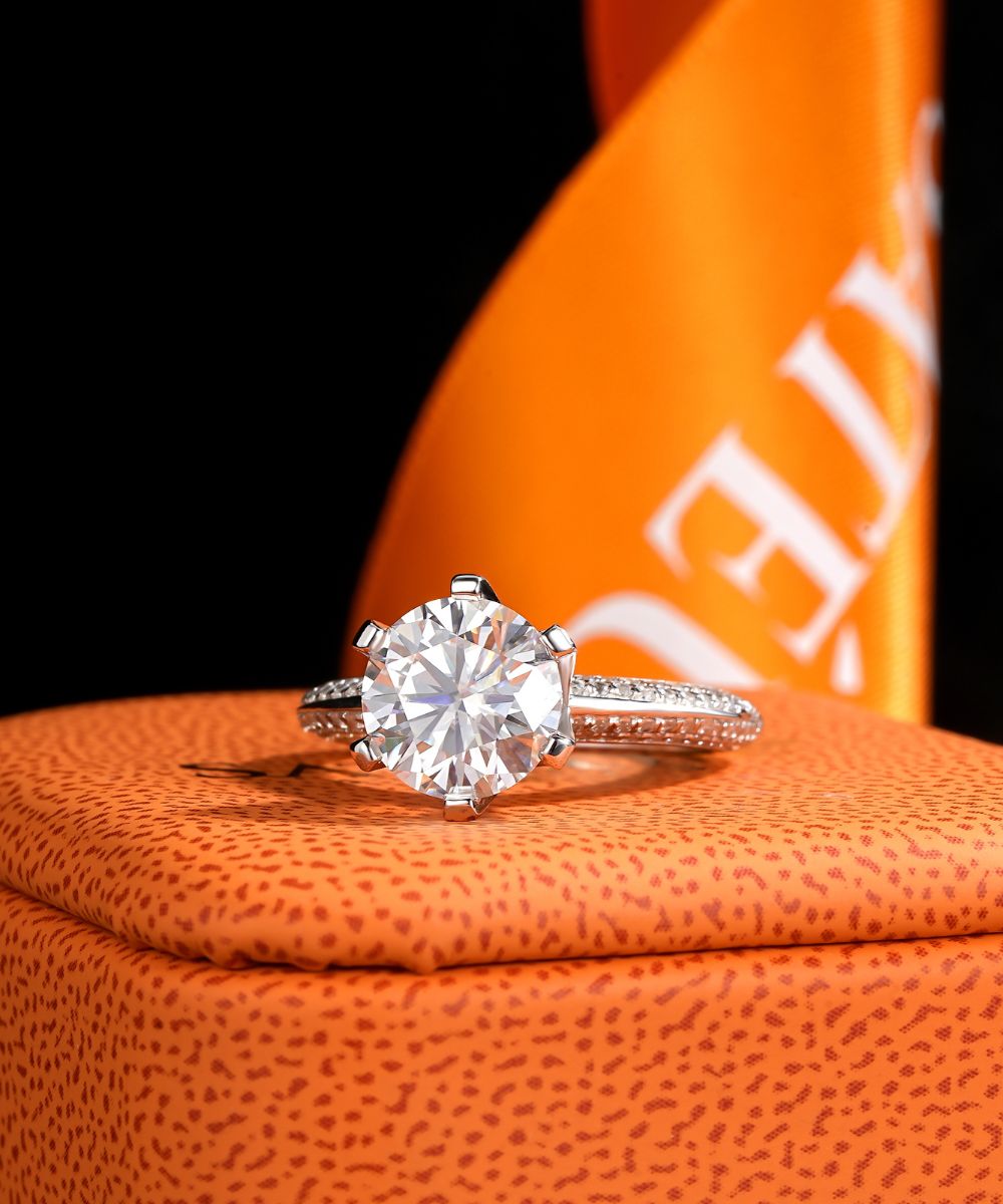 Anel de Diamantes Satéur Royale™, Ouro Branco 18K, Corte Redondo