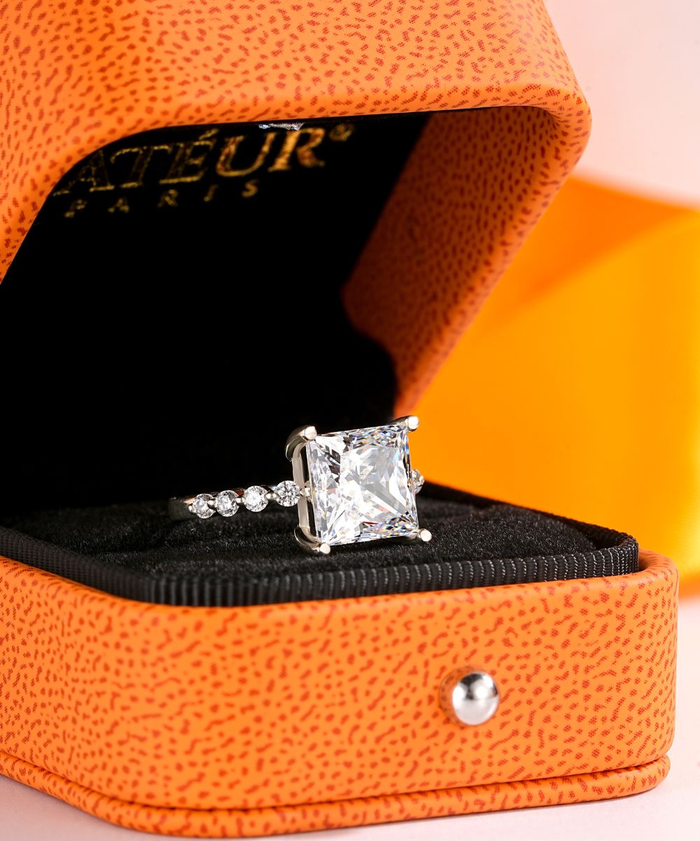 Satéur Lumière Ciselée Diamond Ring™, 18K White Gold