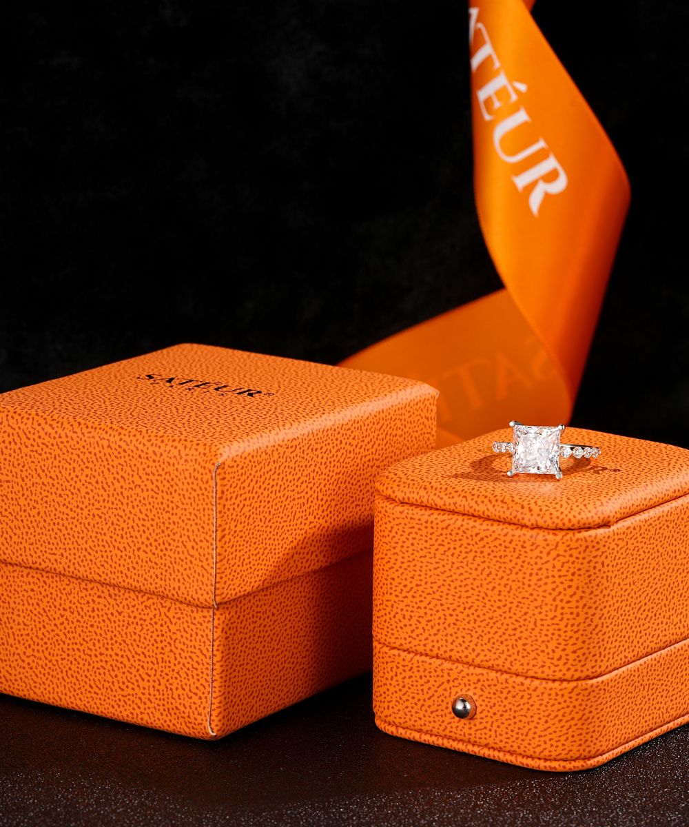 Satéur Lumière Ciselée Diamond Ring™, 18K White Gold