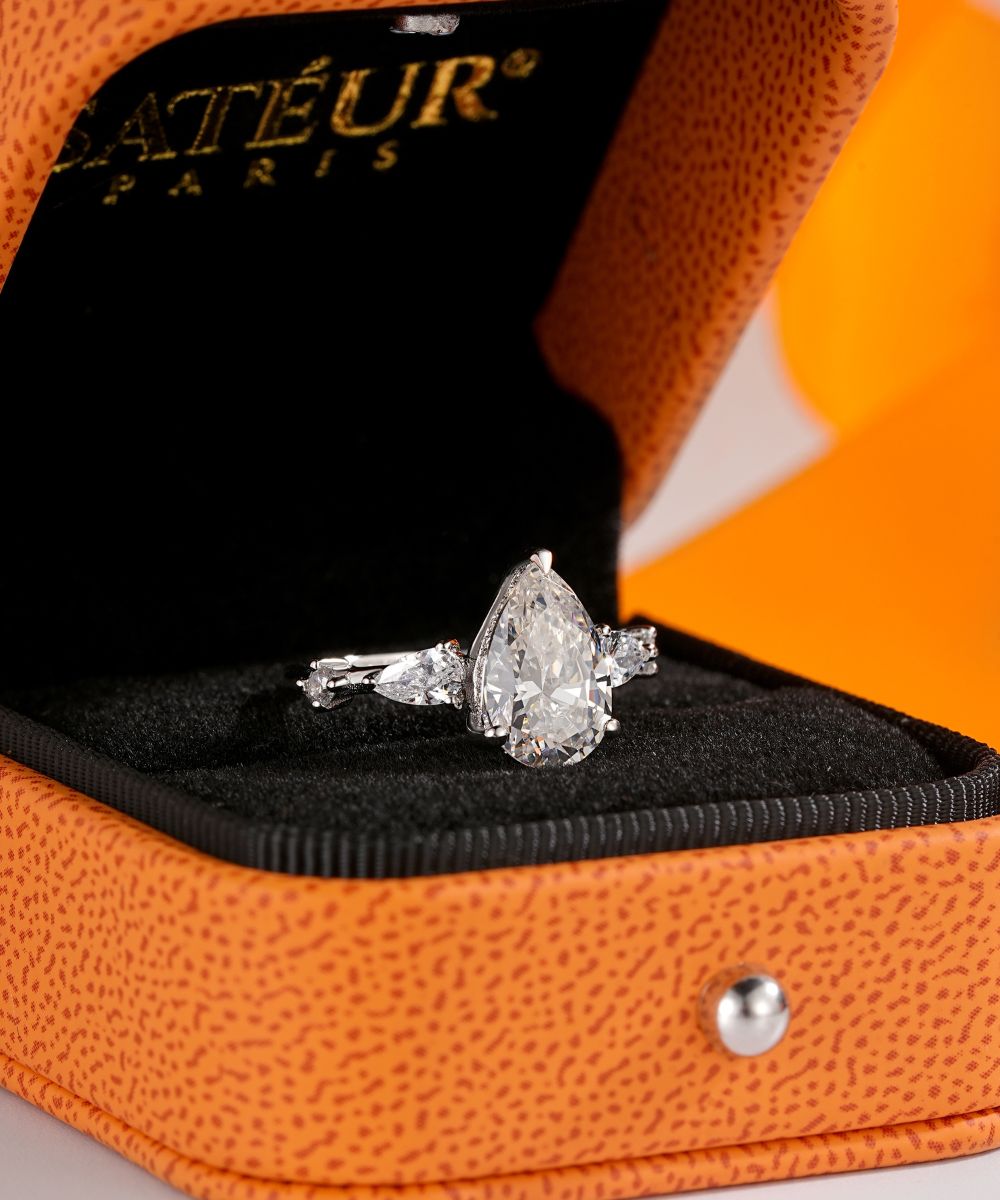 Satéur Lumière Larme Diamond Ring™, 18K White Gold