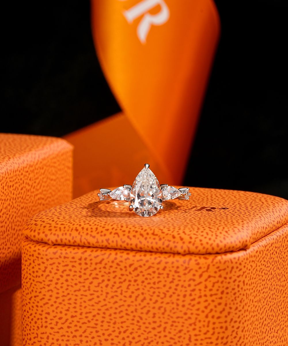 Satéur Lumière Larme Diamond Ring™, 18K White Gold