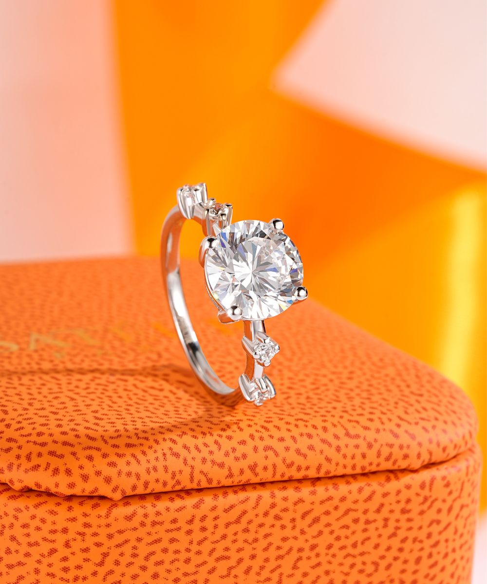 Satéur Lumière Classique Diamond Ring™, 18K White Gold
