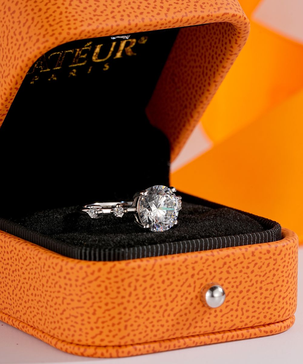 Satéur Lumière Classique Diamond Ring™, 18K White Gold