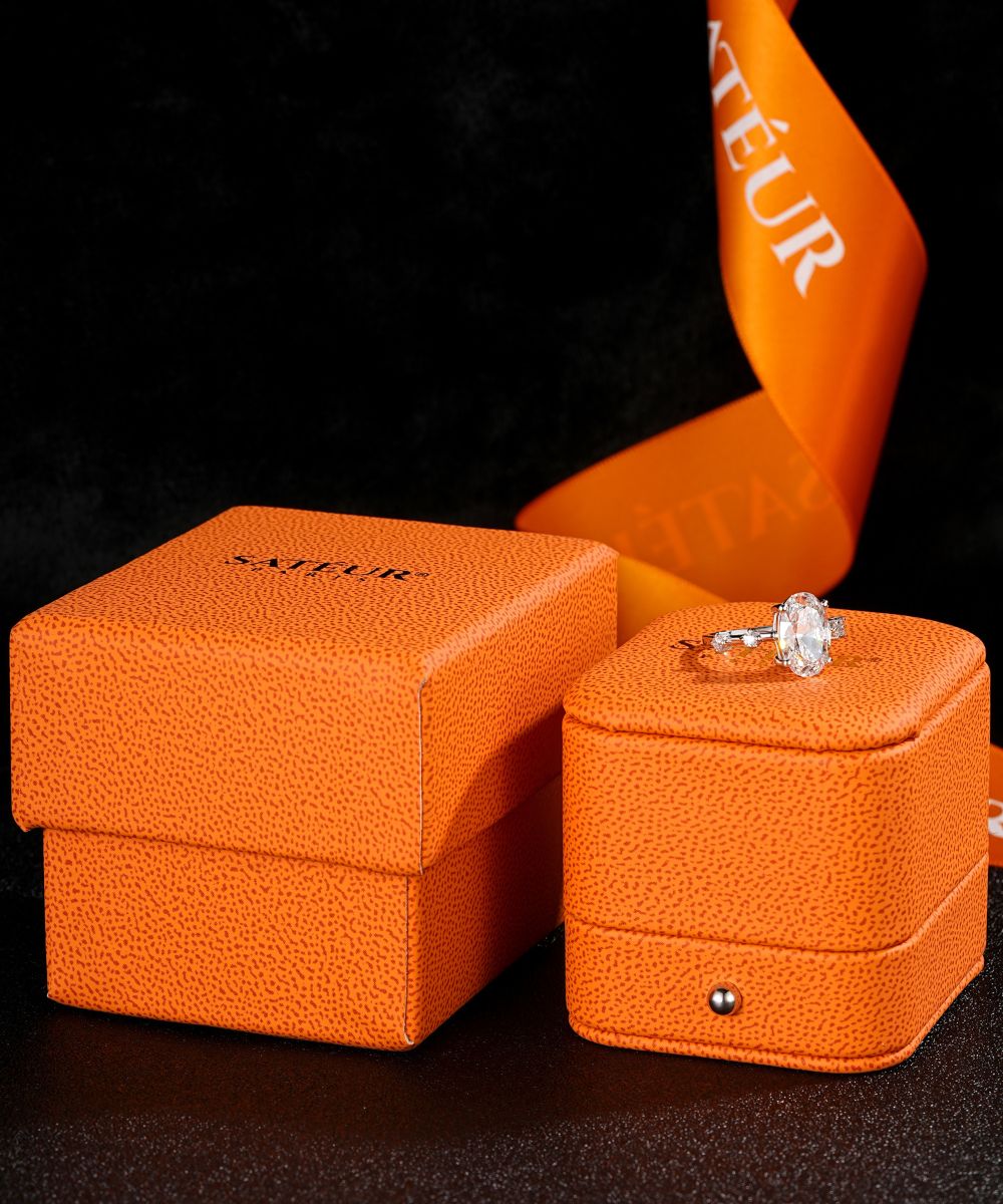Satéur Lumière Ovale Diamond Ring™, 18K White Gold