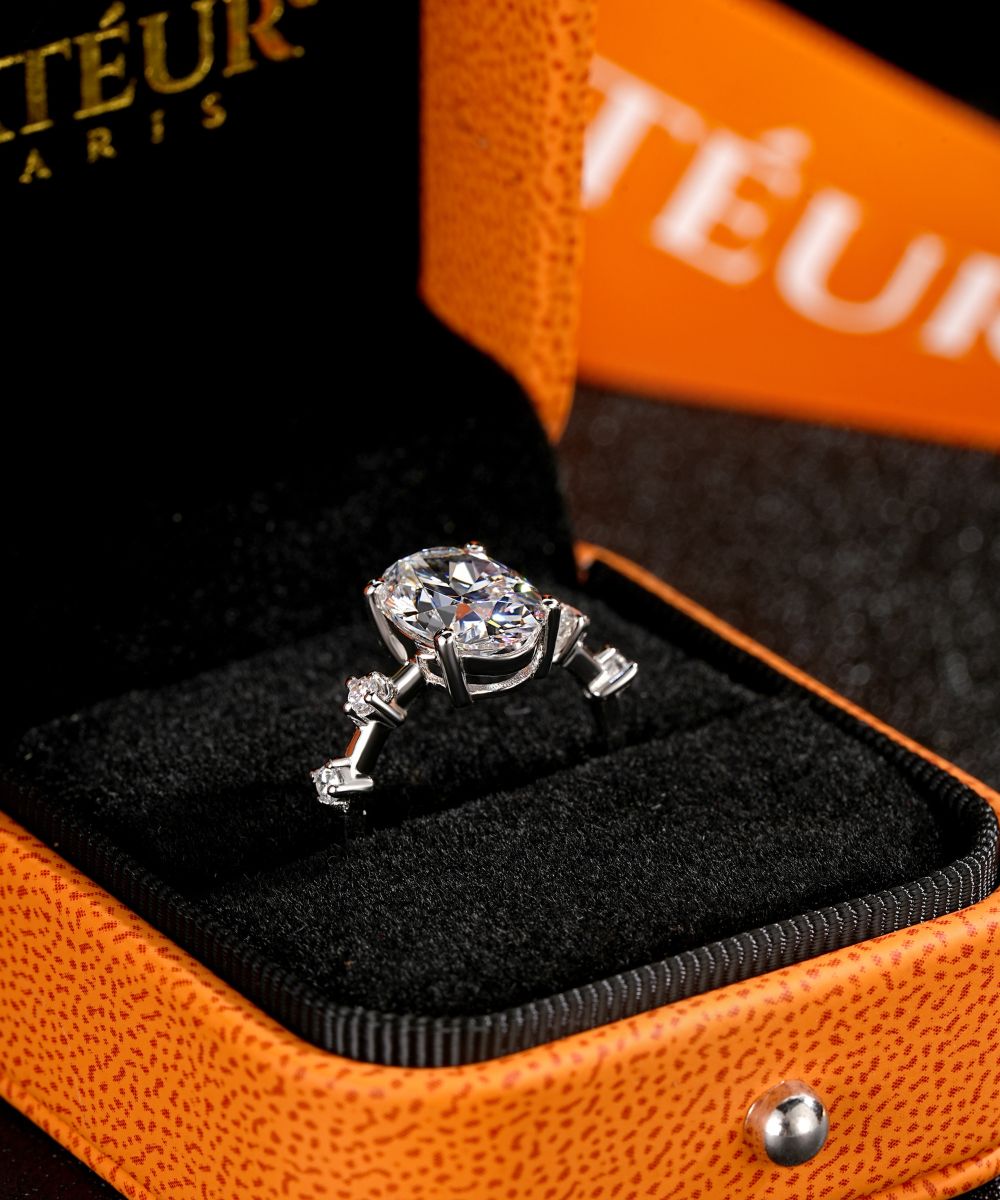Satéur Lumière Ovale Diamond Ring™, 18K White Gold