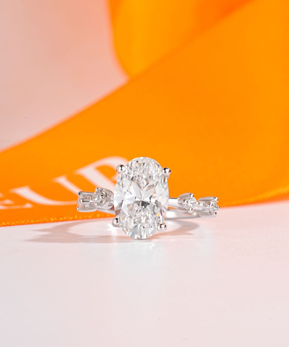 Satéur Lumière Ovale Diamond Ring™, 18K White Gold