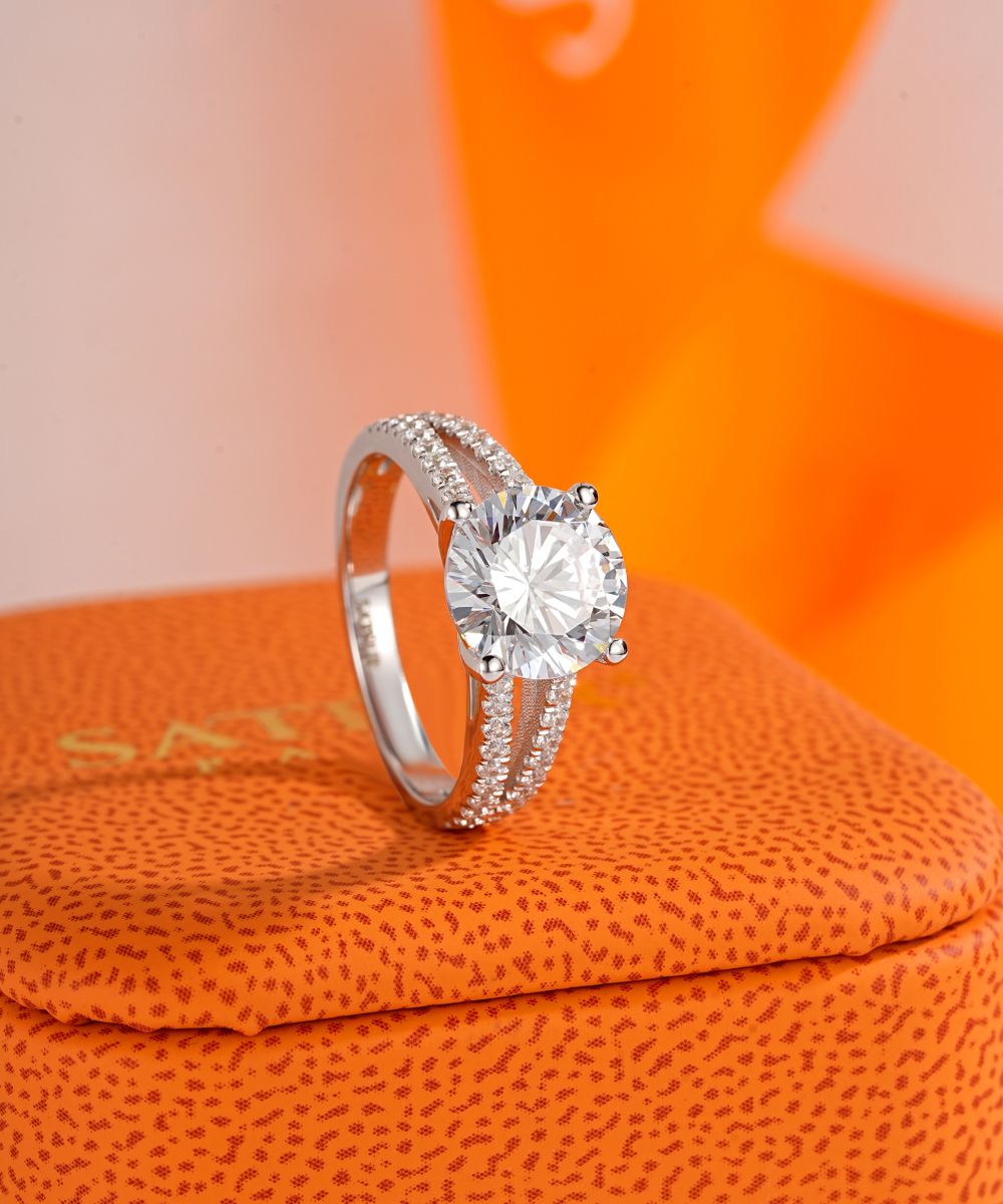 Satéur Lumière Étoile Diamond Ring™, 18K White Gold