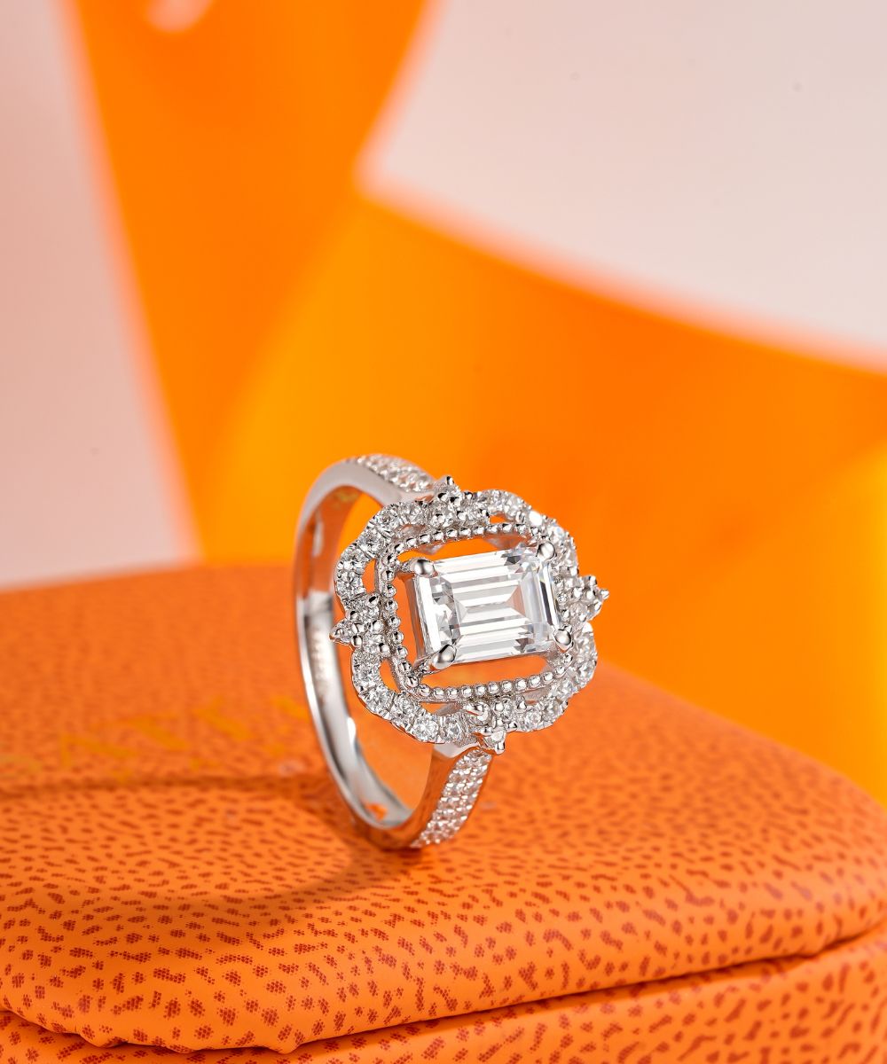 Satéur Rétro Éclat Diamond Ring™, 18K White Gold