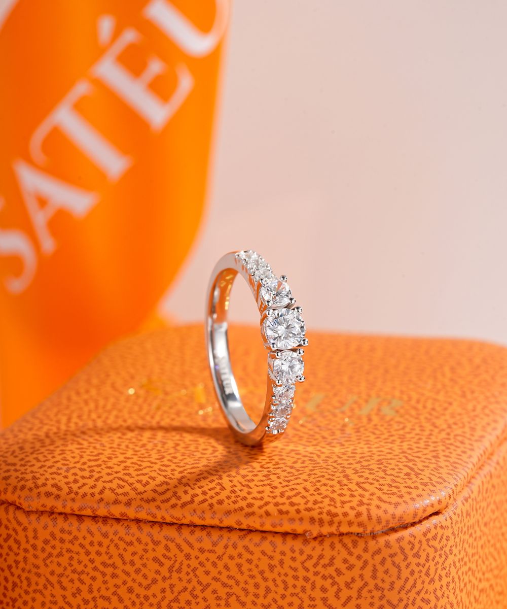 Satéur Moderne Diamond Ring™, 18K White Gold