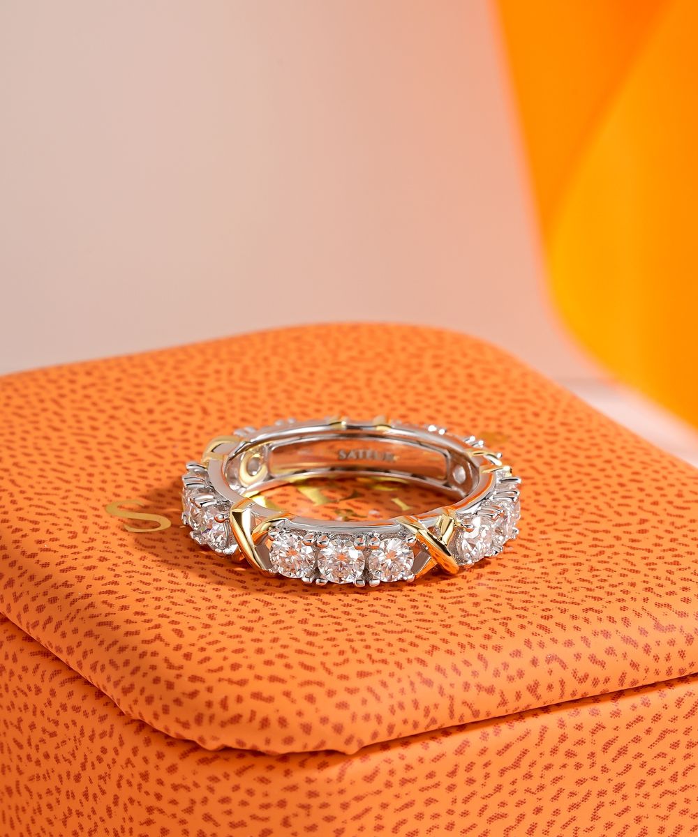 Satéur Triomphe Diamond Ring™, 18K White Gold, Round Cut