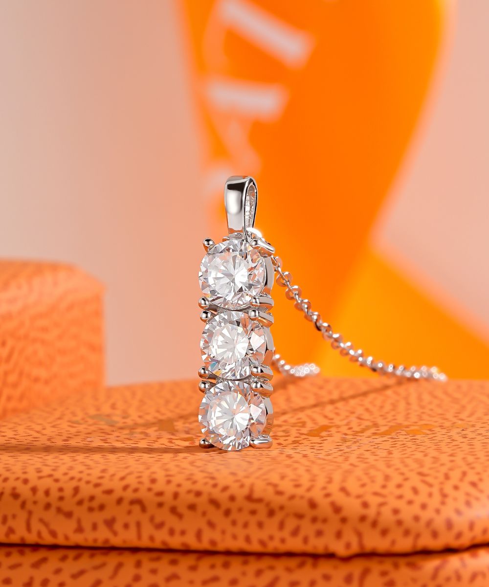 Satéur Trois Lumières Diamond Necklace™, 18K White Gold