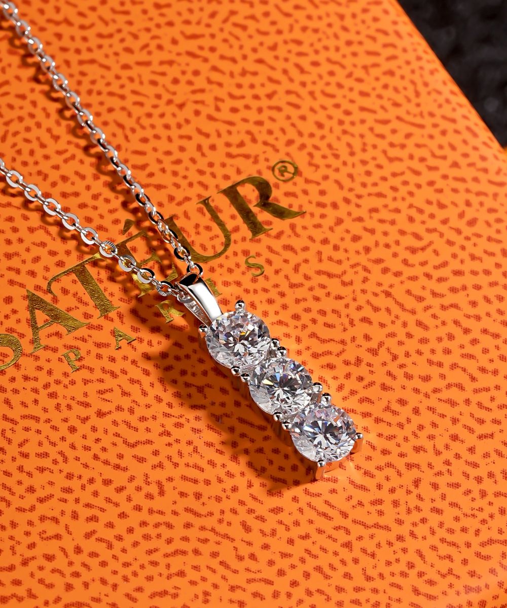 Satéur Trois Lumières Diamond Necklace™, 18K White Gold