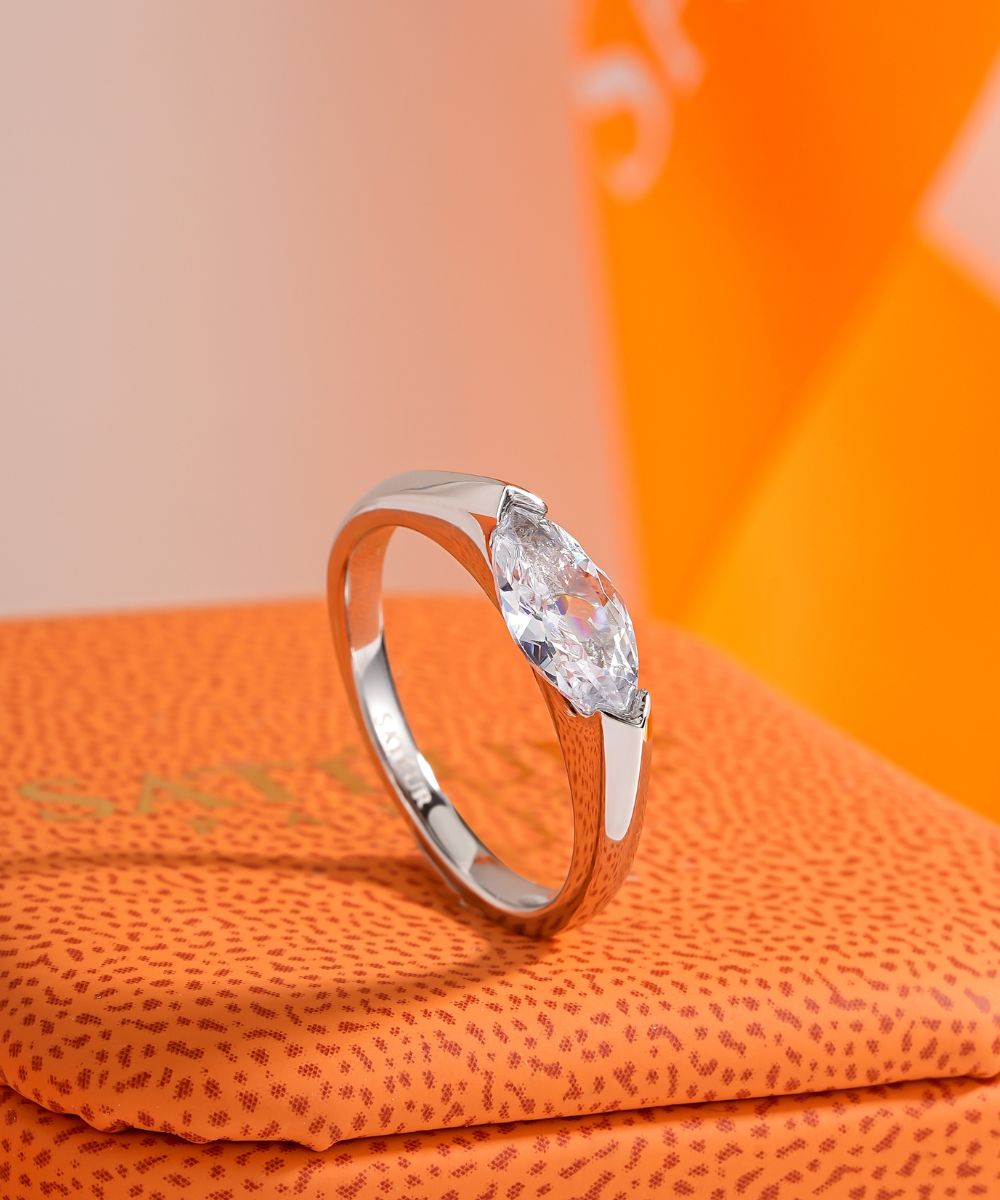 Satéur Raffiné Diamond Ring™, 18K White Gold