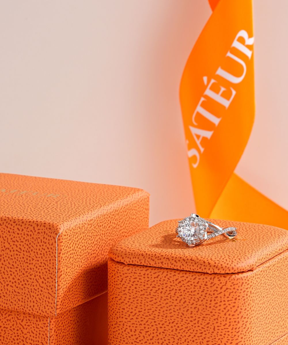 Satéur Majesté Éclatante Diamond Ring™, 18K White Gold