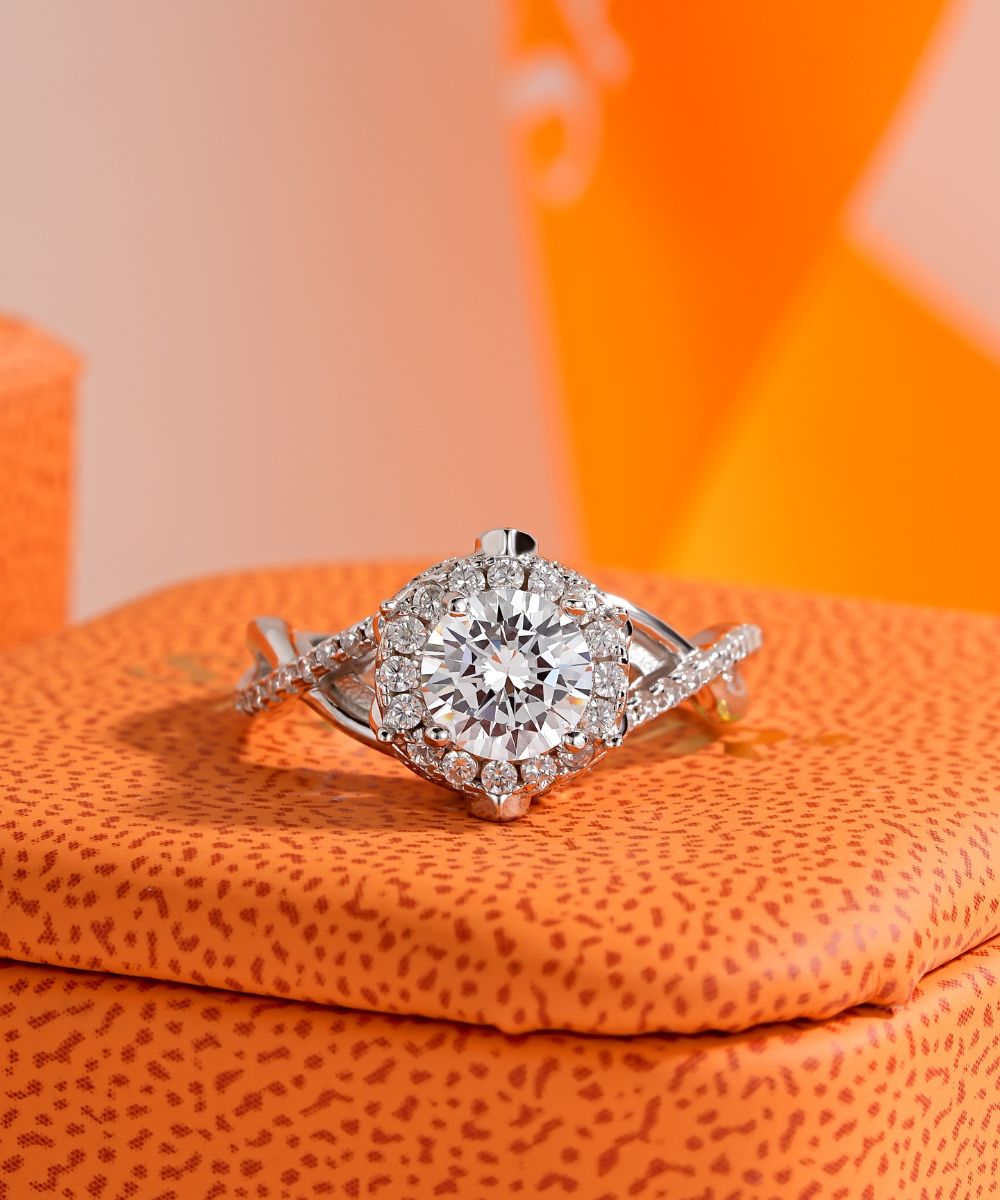 Satéur Majesté Éclatante Diamond Ring™, 18K White Gold