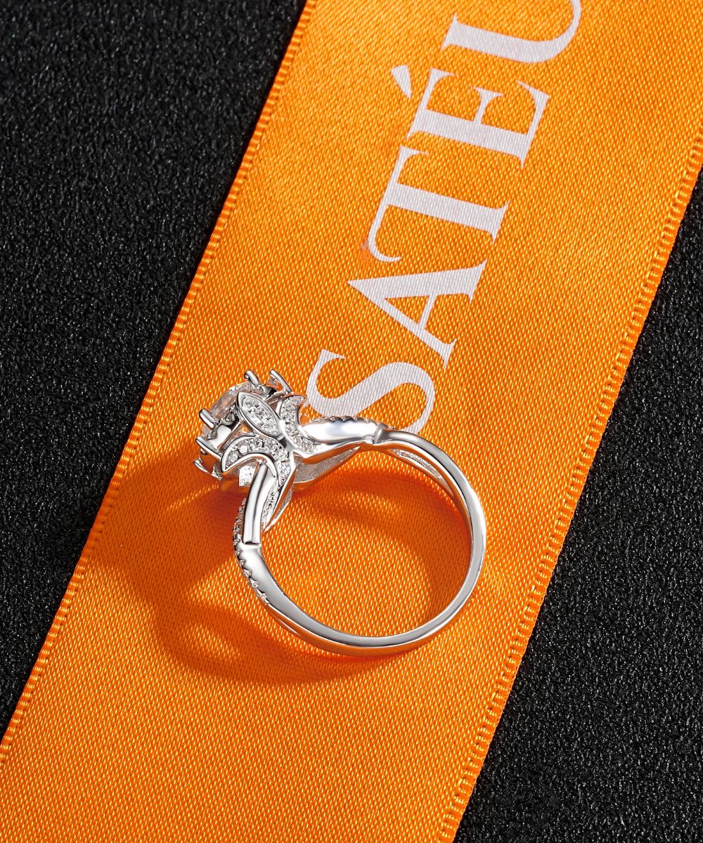 Satéur Majesté Éclatante Diamond Ring™, 18K White Gold
