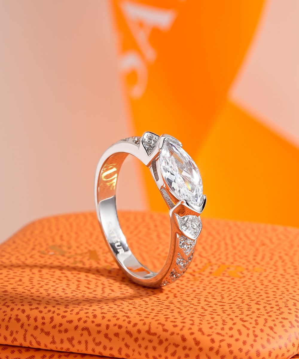Satéur Éclat Raffiné Diamond Ring™, 18K White Gold