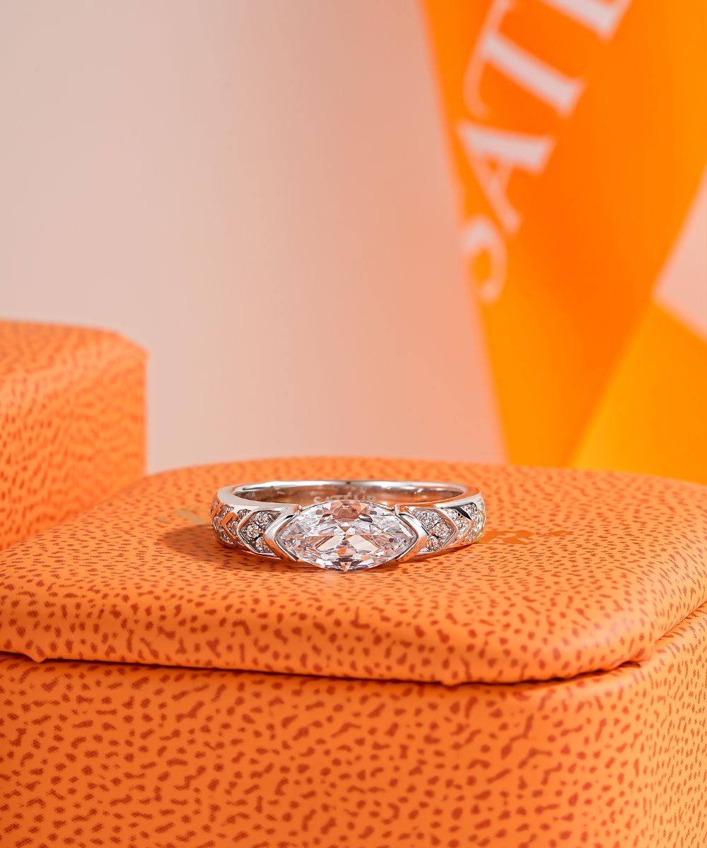 Satéur Éclat Raffiné Diamond Ring™, 18K White Gold