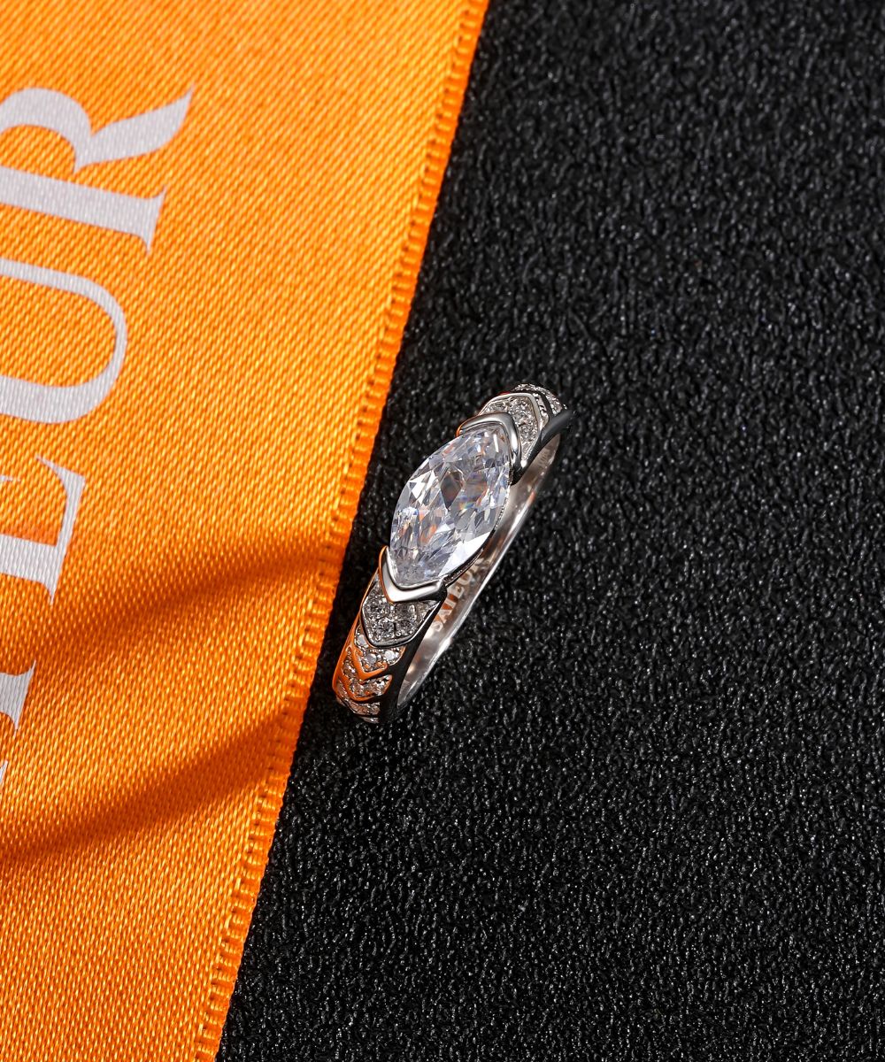Satéur Éclat Raffiné Diamond Ring™, 18K White Gold