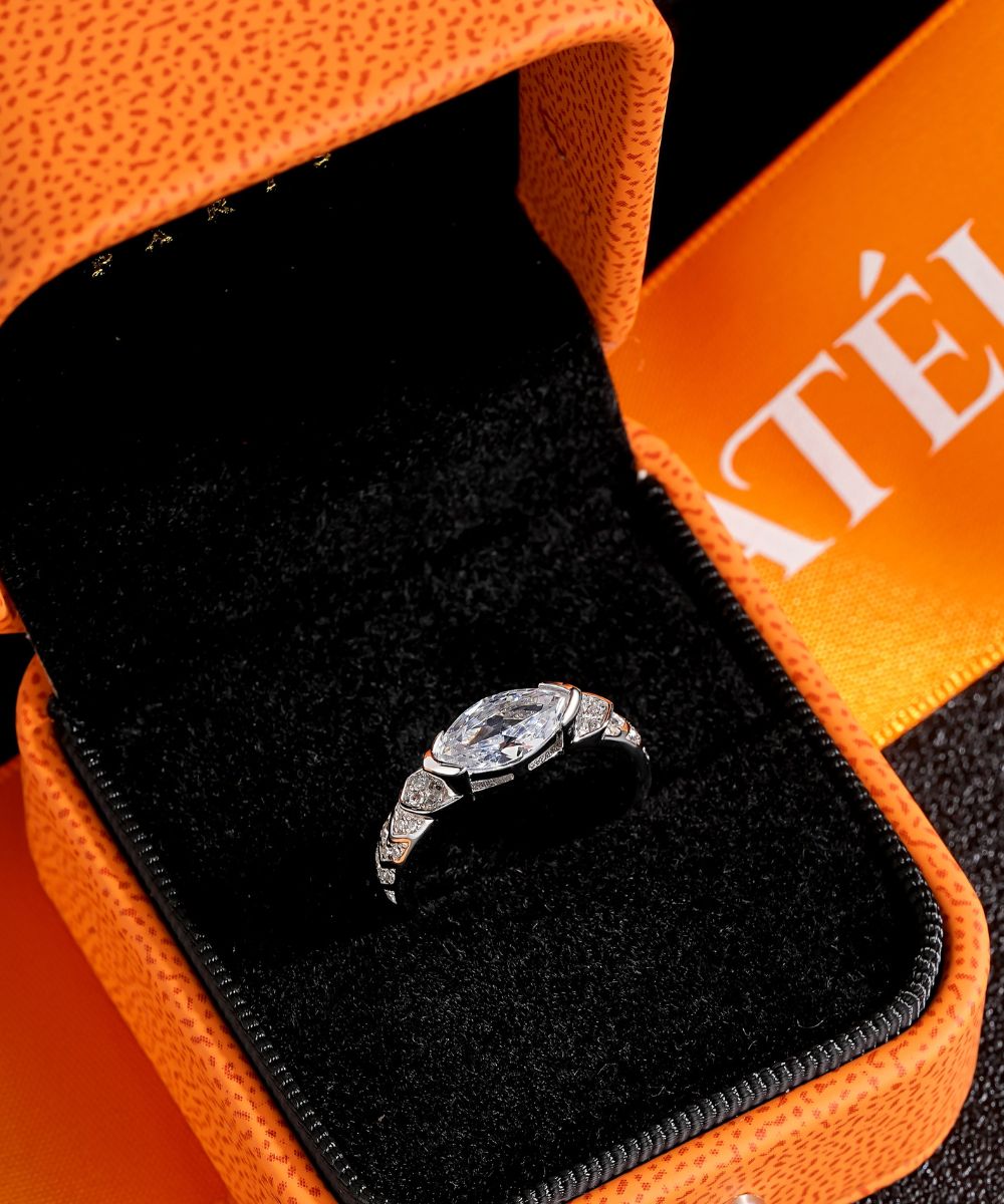 Satéur Éclat Raffiné Diamond Ring™, 18K White Gold