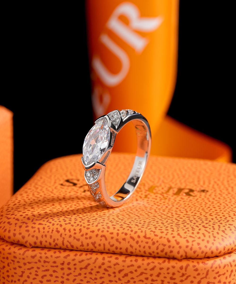 Satéur Éclat Raffiné Diamond Ring™, 18K White Gold