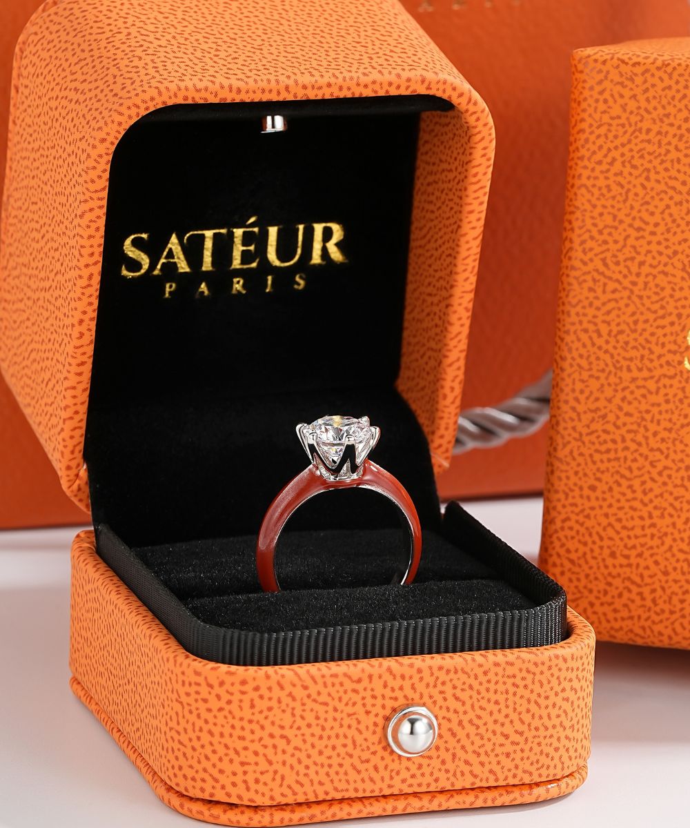 Satéur Colorée Scarlet Diamond Ring™, 18K White Gold