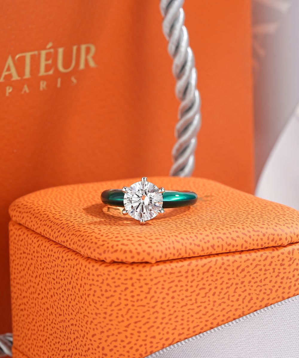 Satéur Colorée Peacock Green Diamond Ring™, 18K White Gold