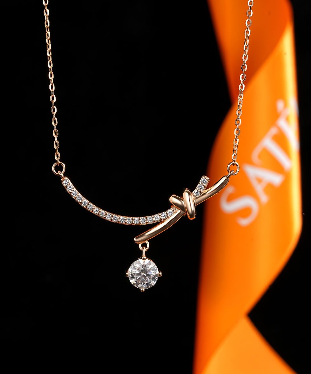 Satéur Rosé Courbe Diamond Necklace™, 18K Rose Gold