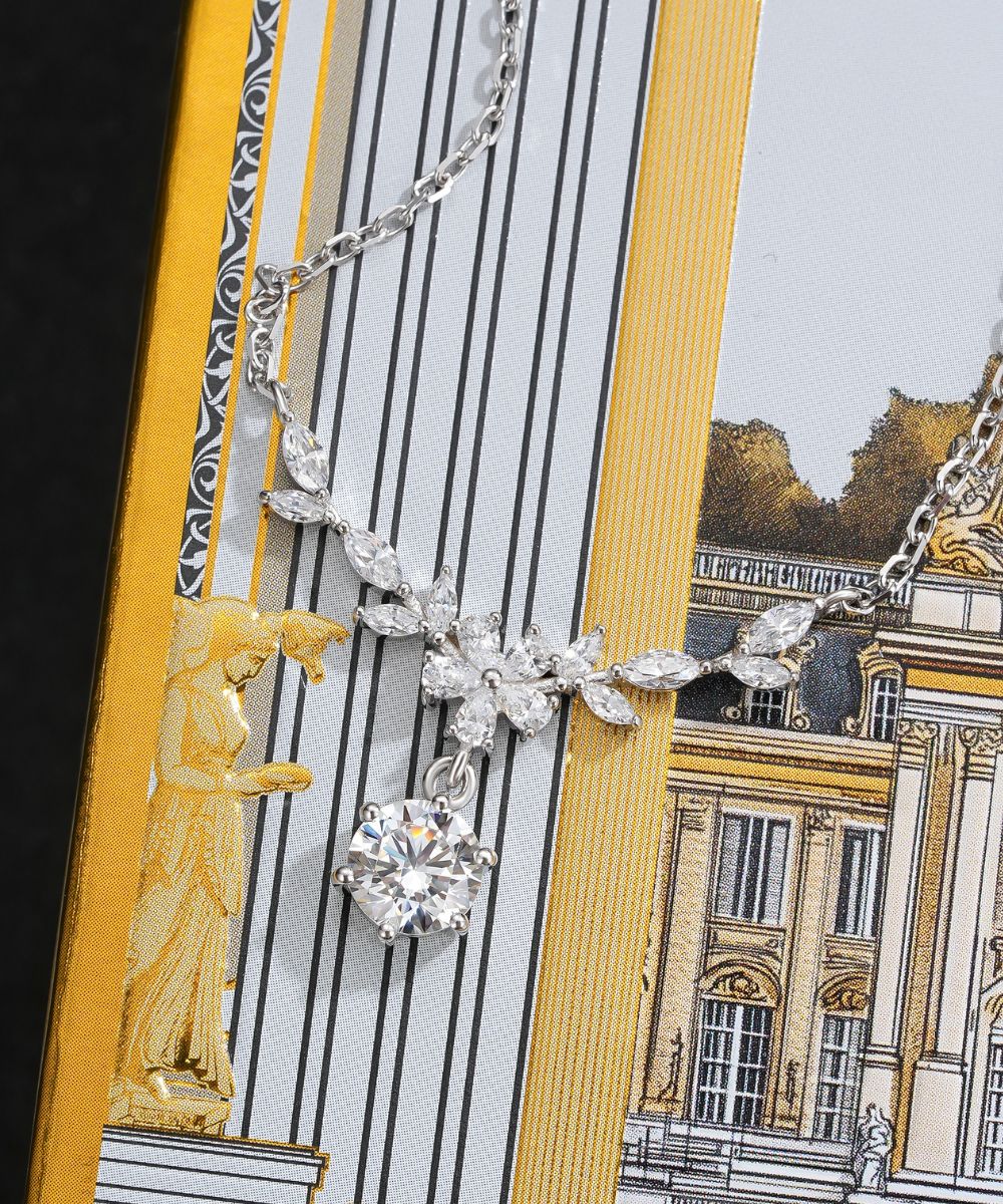 Satéur Fleur de Versailles Diamond Necklace™, 18K White Gold