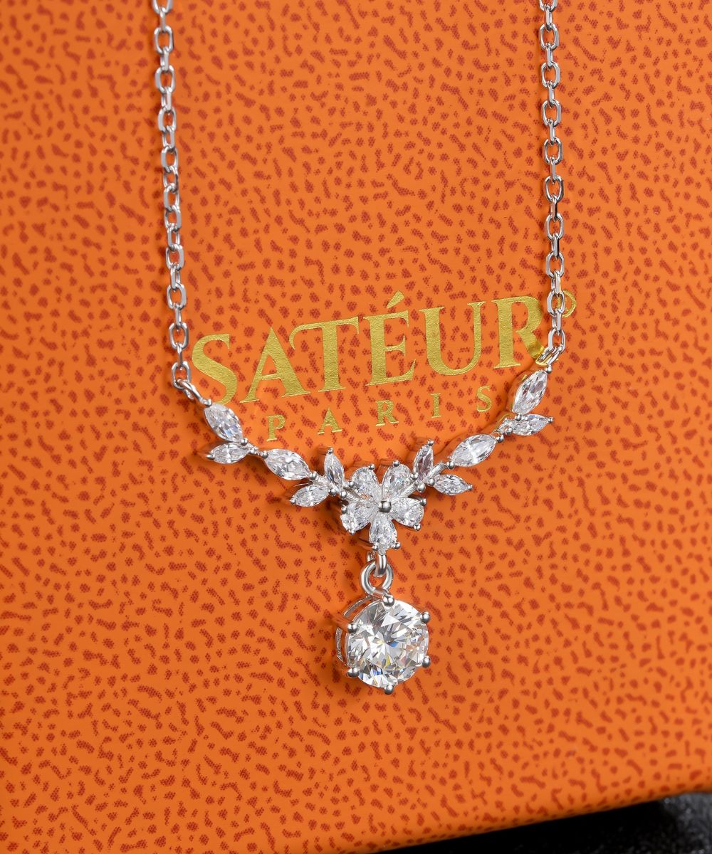 Satéur Fleur de Versailles Diamond Necklace™, 18K White Gold